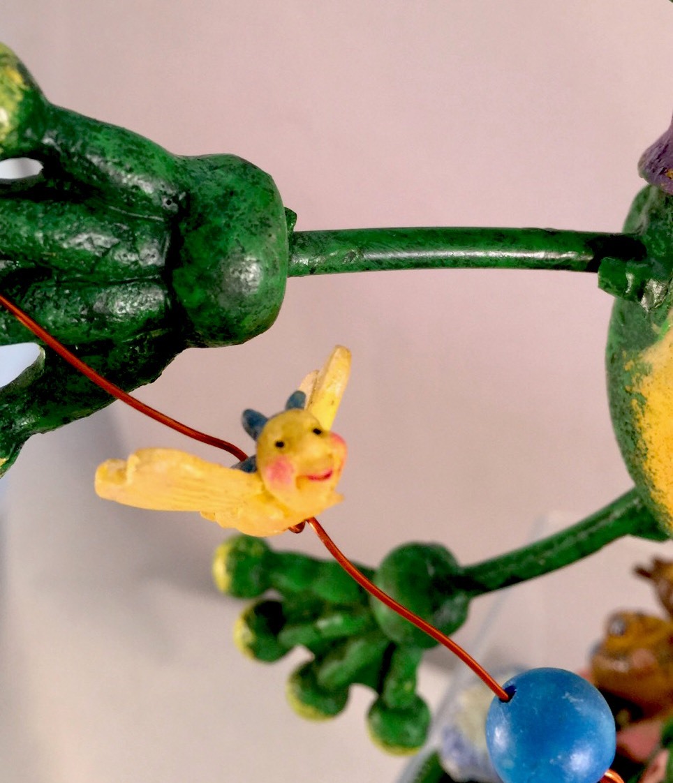 VALENTINE FROG HEART FIGURINE LADYBUG BEES FLOWER STRAWBERRIES S1-2