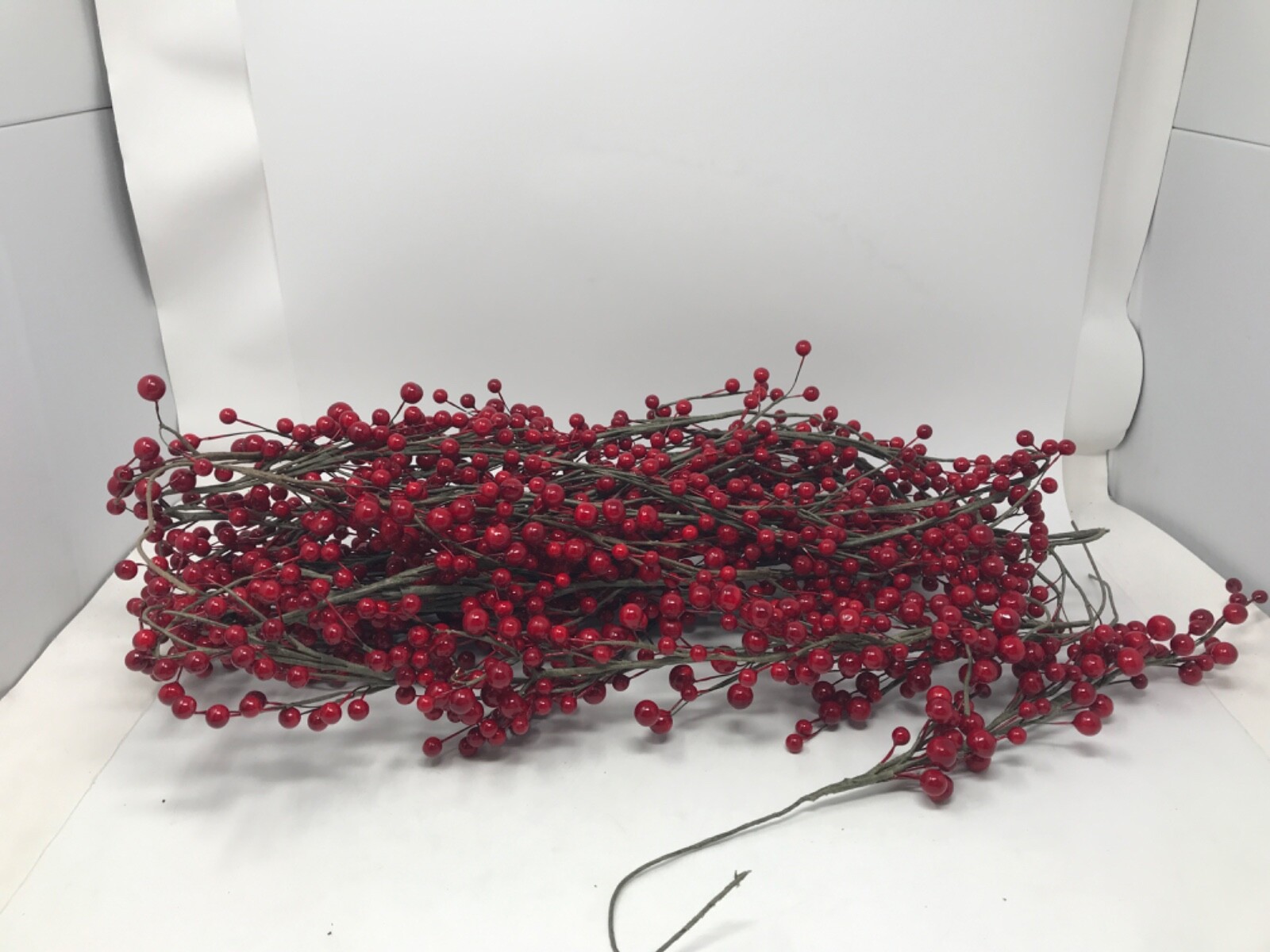 Allstate Pip Berry Garland Red Full Size Beautiful Plastic Christmas Decoration
