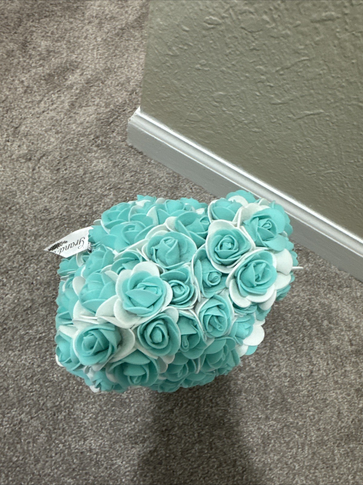 Grand Fleurs Team And White Bear Flower 9 Inches