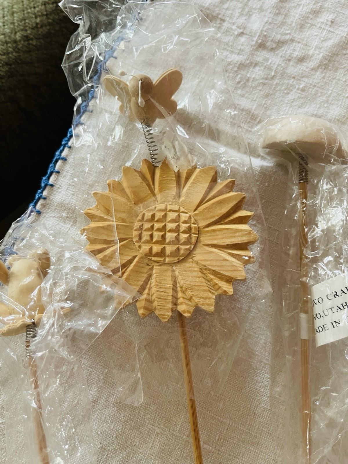 DecoArt Plant Pals or Stakes Whimsical Whirligigs Paint Yourself w Acrylics