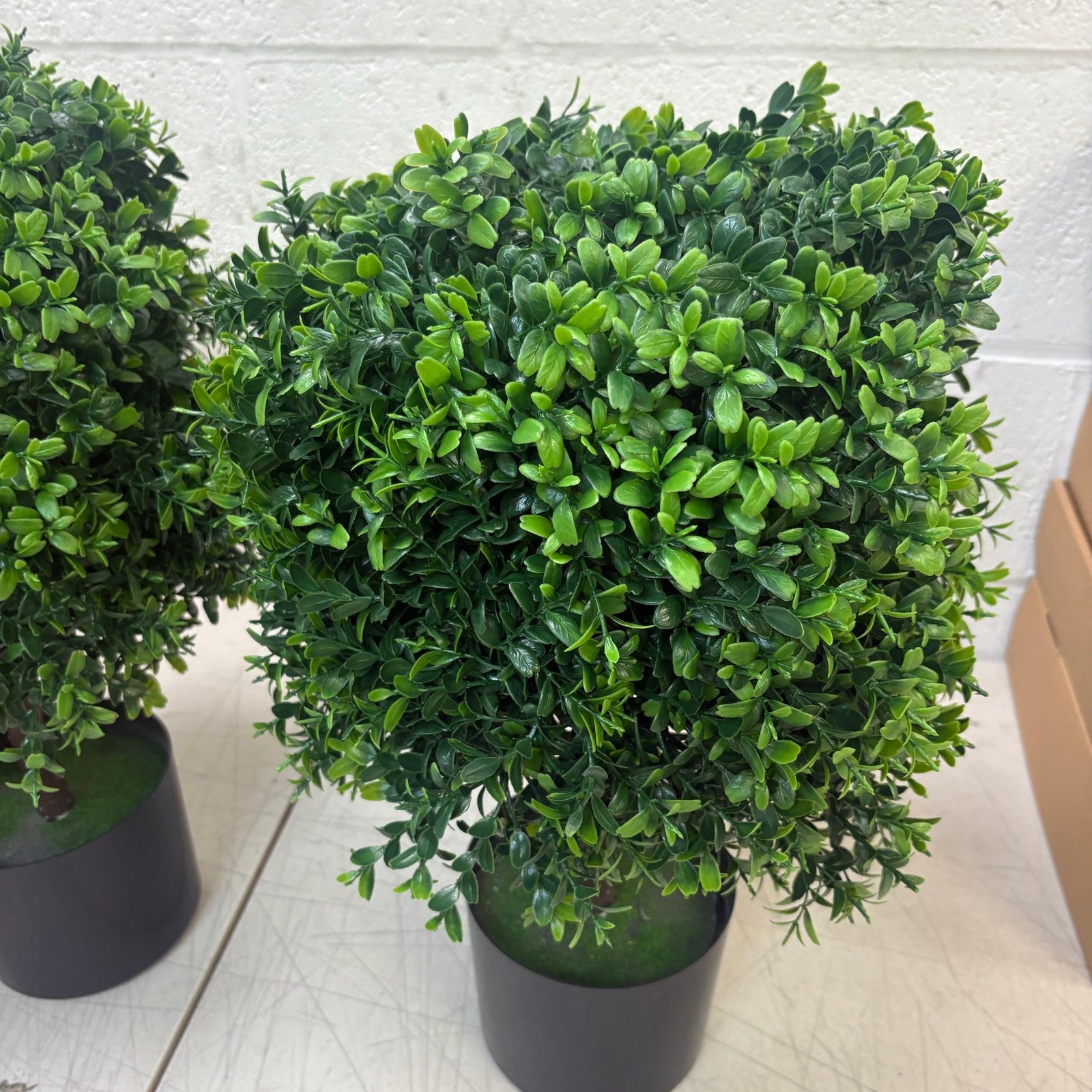 Garvee Set-of-2 Artificial Topiary Boxwood Ball Trees 20″ Front Porch – Green