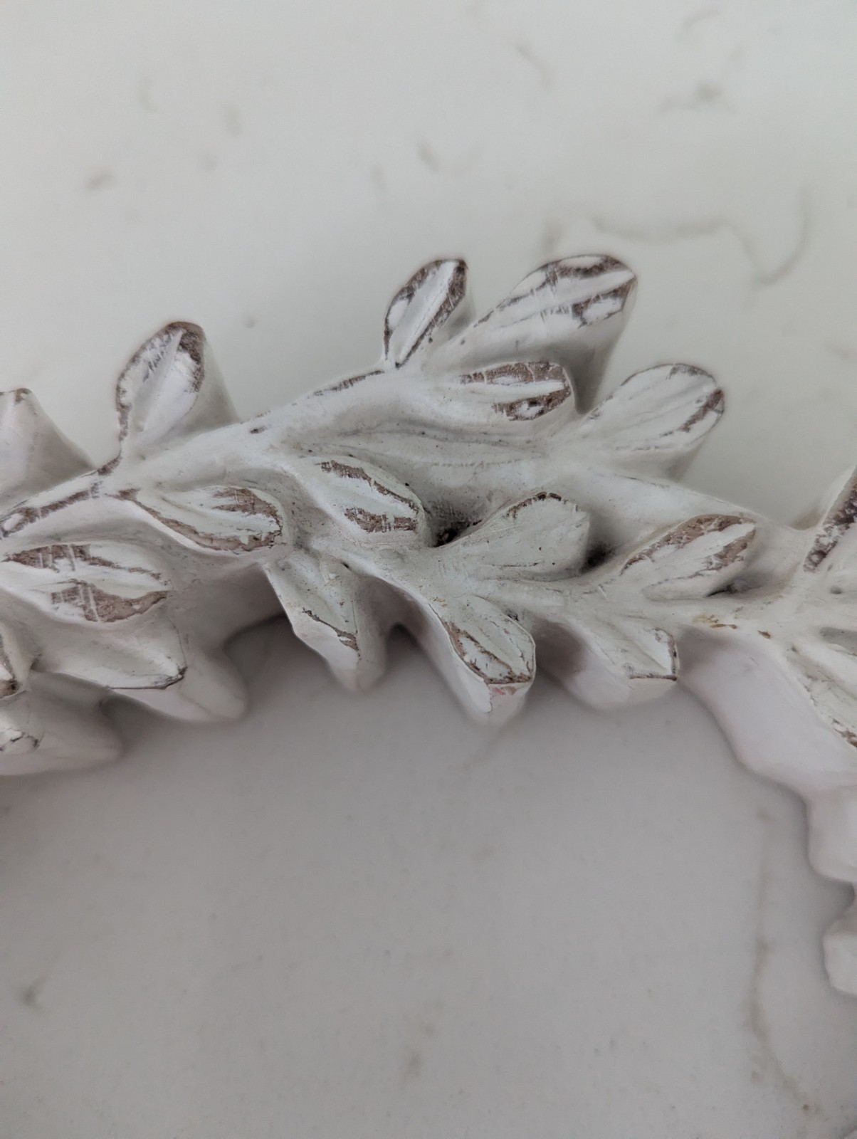 White Resin Wreath 9″ Diameter Christmas/Year-round Farmhouse Gallery Wall EUC