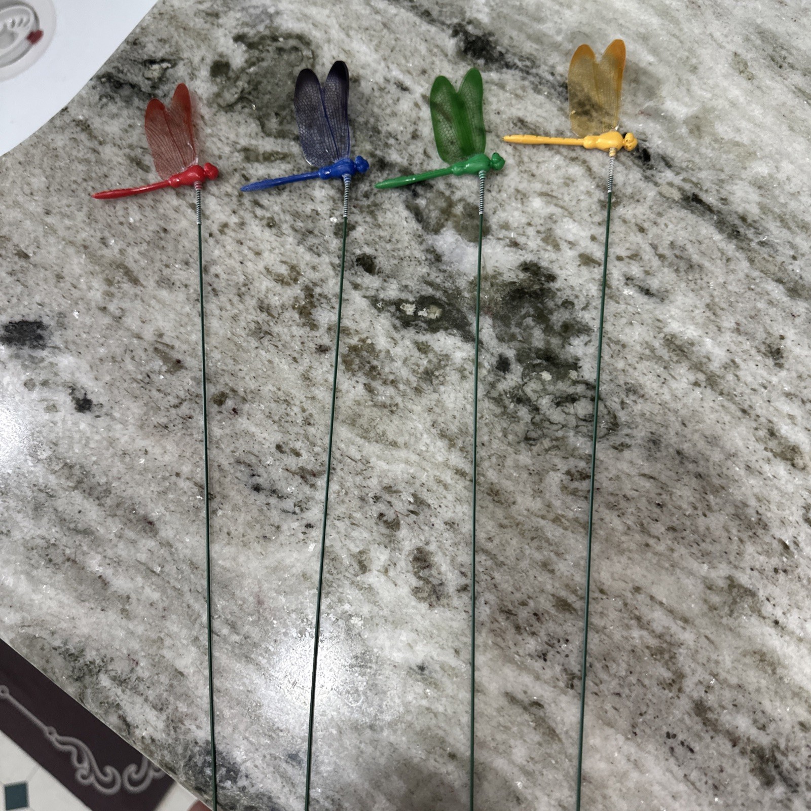 4 Piece Planter Picks Decor Dragonfly Yard Keeps Pests Away!!! New!!