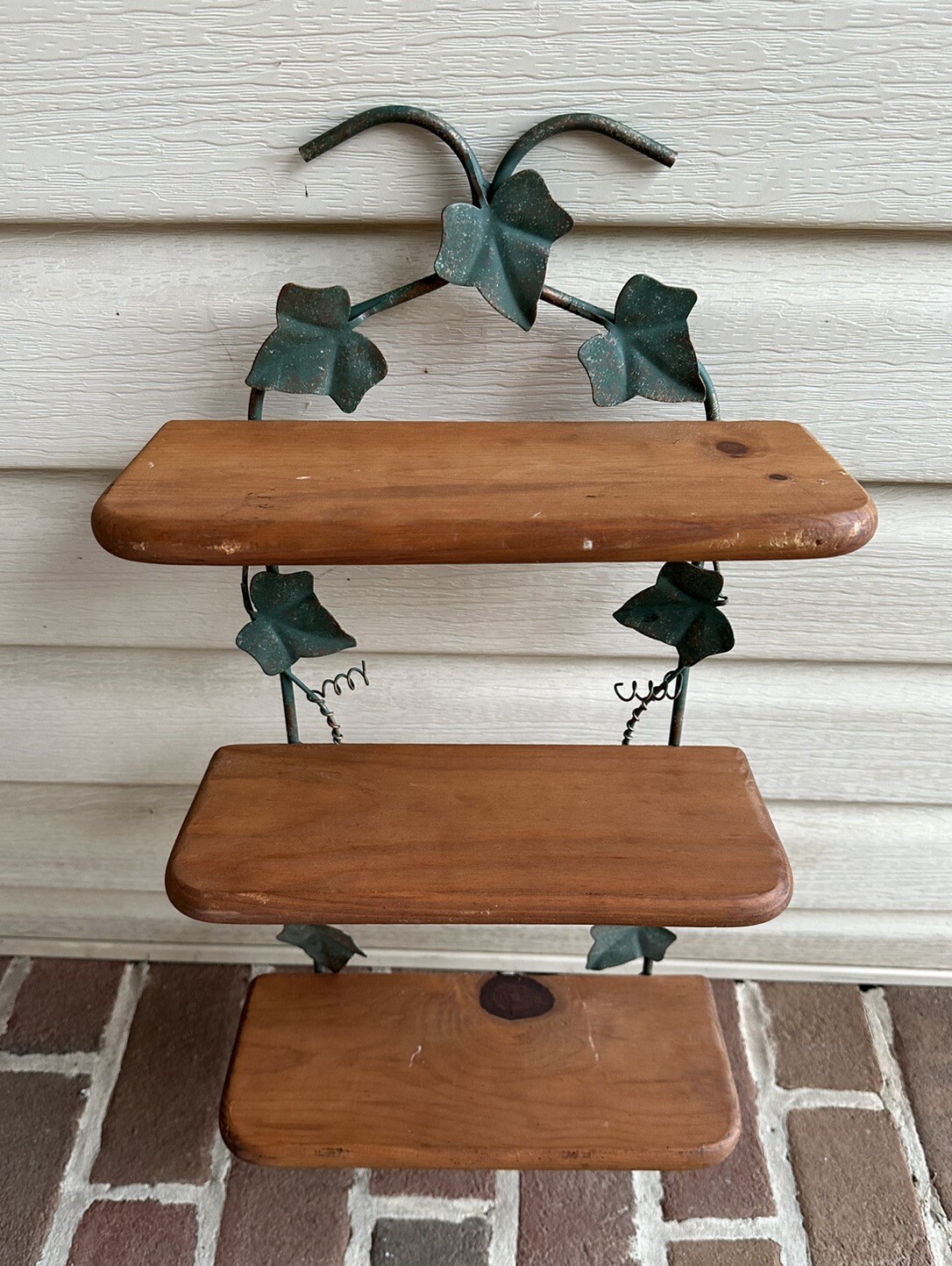 IVY WALL HANGING HOME DECOR METAL W/GOLD ACCENTS + SOLID WOOD BASE