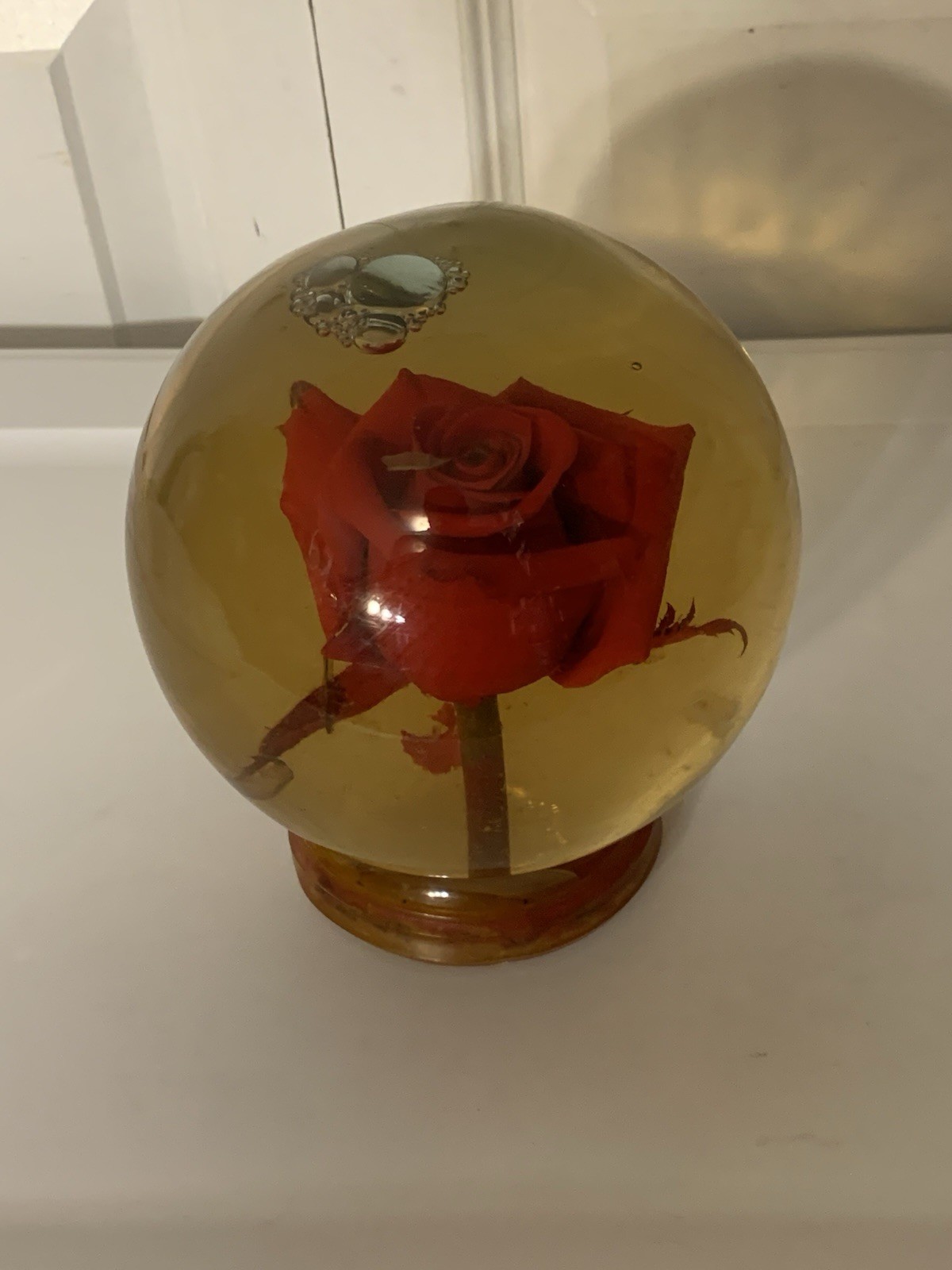 Vtg Forever Red ROSE In Glass Ball Water Dome Globe Large Real Rose 6×6 in.