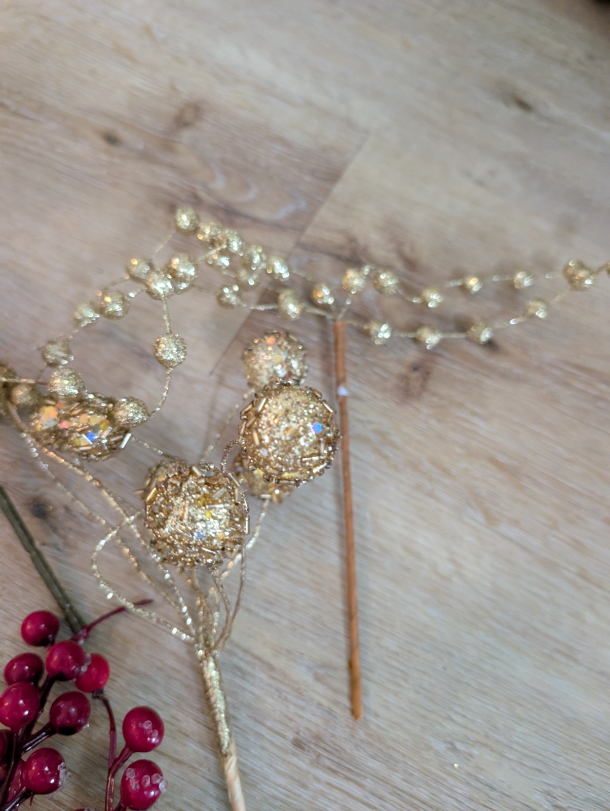 12Pcs Artificial Holly Berries Pinecones Gold Trim Rattan Star