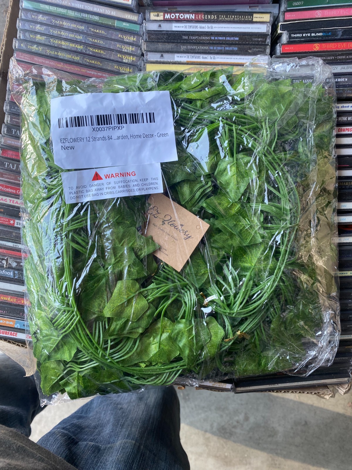 EZ Flowery *12 strands *84 total ft. *fake IVY *green *NEW in PACKAGE *(1 of 2)