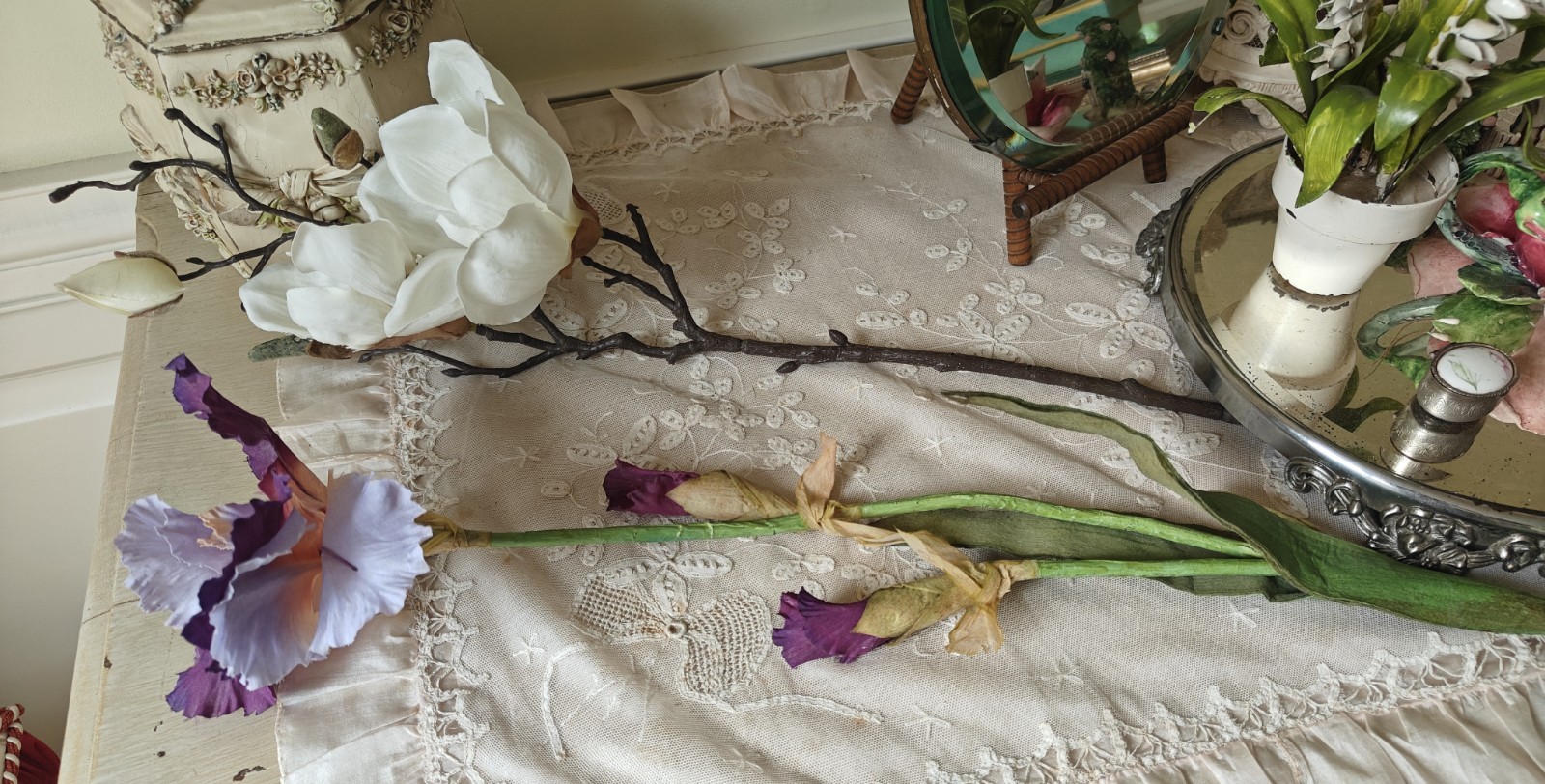 2 Large Stemmed Stems Iris And Magnolia Realistic