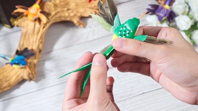 24 Artificial Hummingbirds – 3.9″ Foam Feather Clip-On Decor for Crafts & Weddin