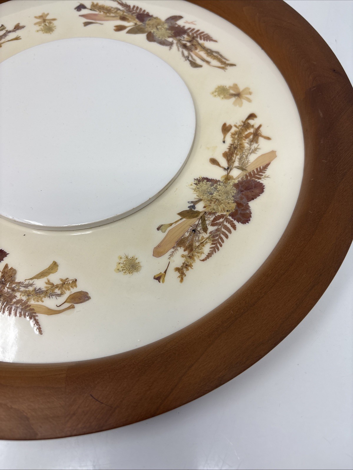 VTG Dried Pressed Flower Arrangement Rounde Frame-Boho kitschy Neutral Size 14”
