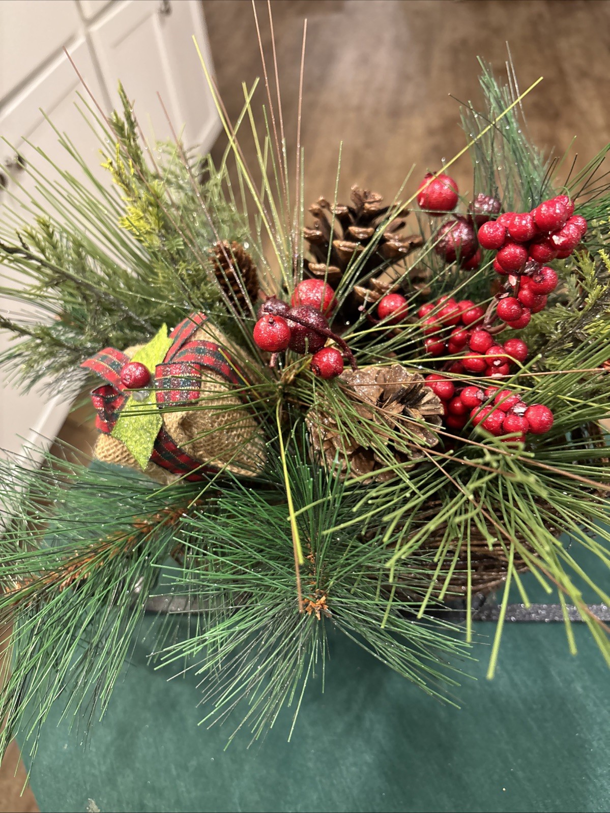 Holiday Sleigh Metal & Wood Mixed Floral Piece Pines Cones Berries Bow Preowned