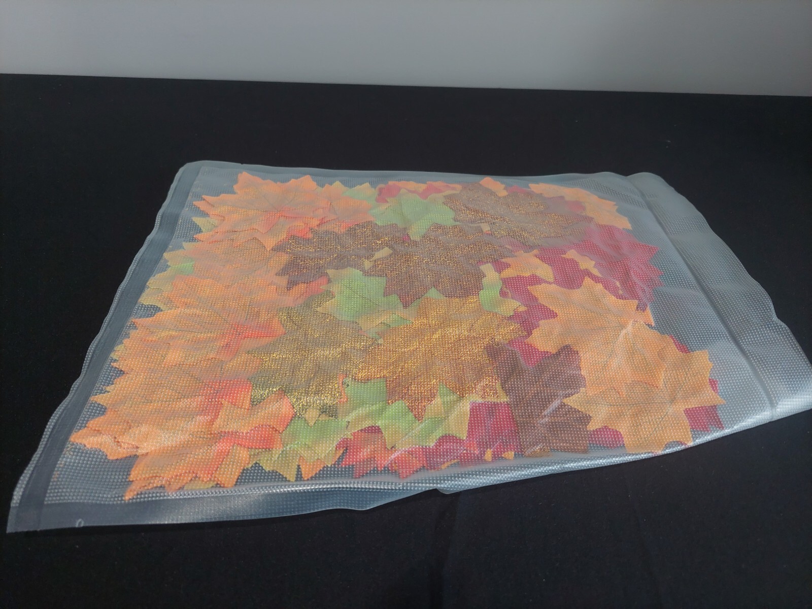 500pcs Assorted Mixed Fall Colors Artificial Maple Leaves Decor Decoration