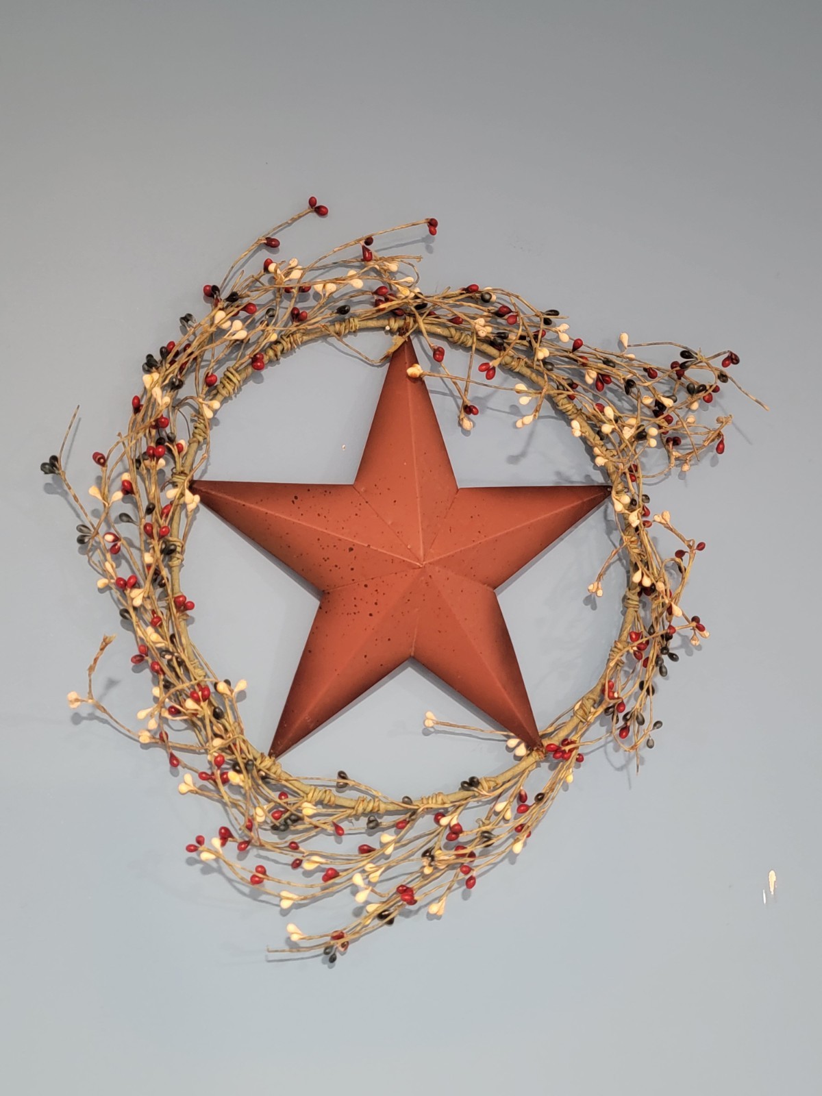 12″ Pip Berry Wreath w/ Burgundy Star – Navy Maroon Red – Colonial Mix, America