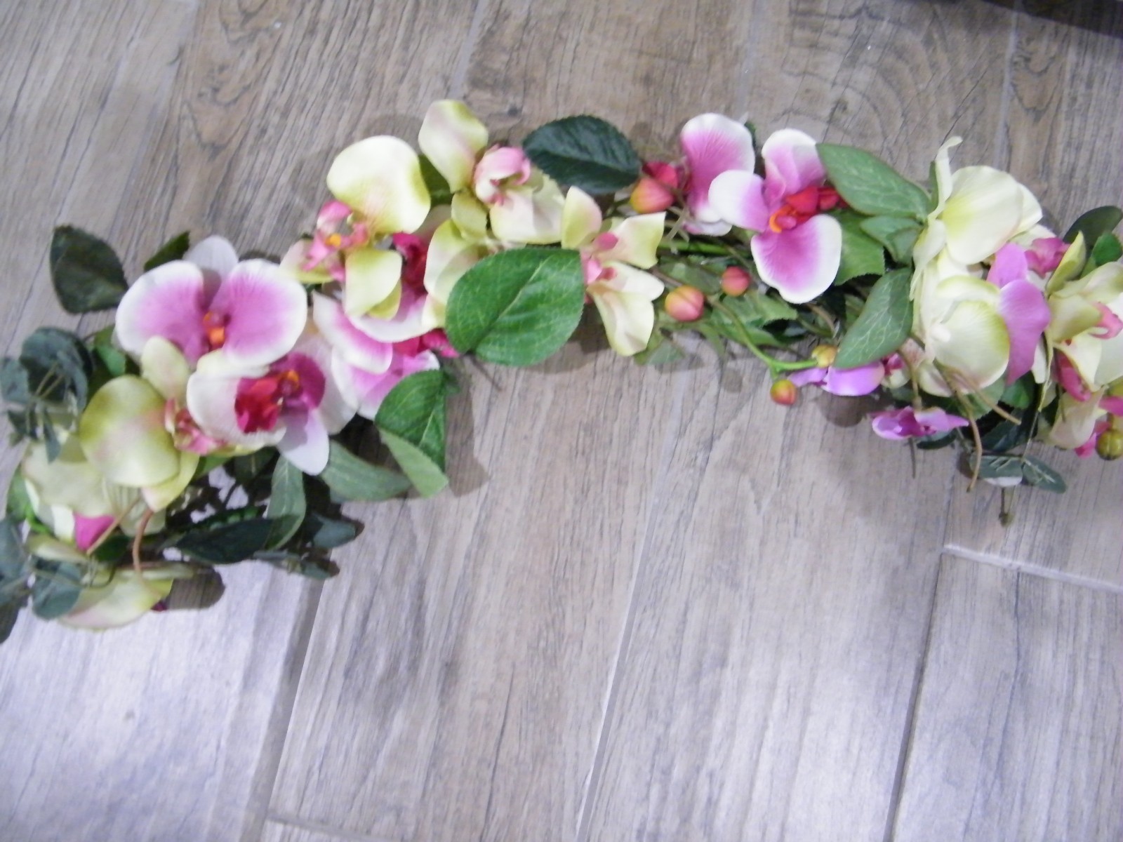 multiple artifical silk PURPLE ORCHIDS on 26″ GARLAND / twisted display
