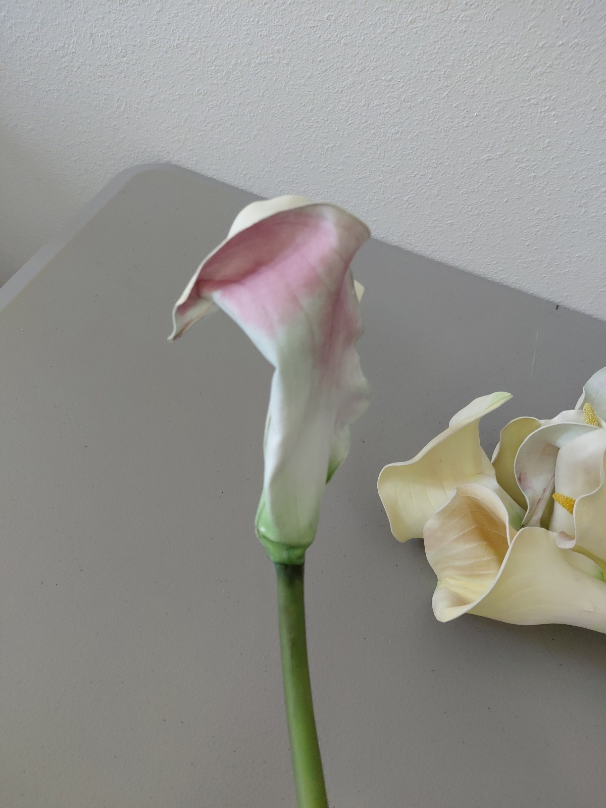7 Calla Lily Lillis Realistic Silk Flowers White Folded 15″ to 19″ Vintage