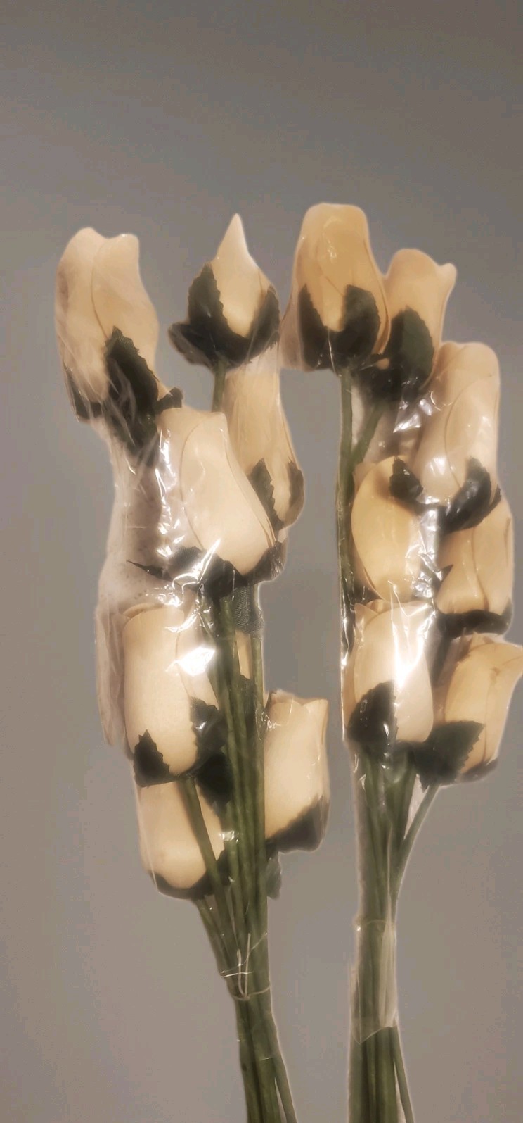 24 pc Beautiful Realistic Ivory White Wooden Roses Standard Version