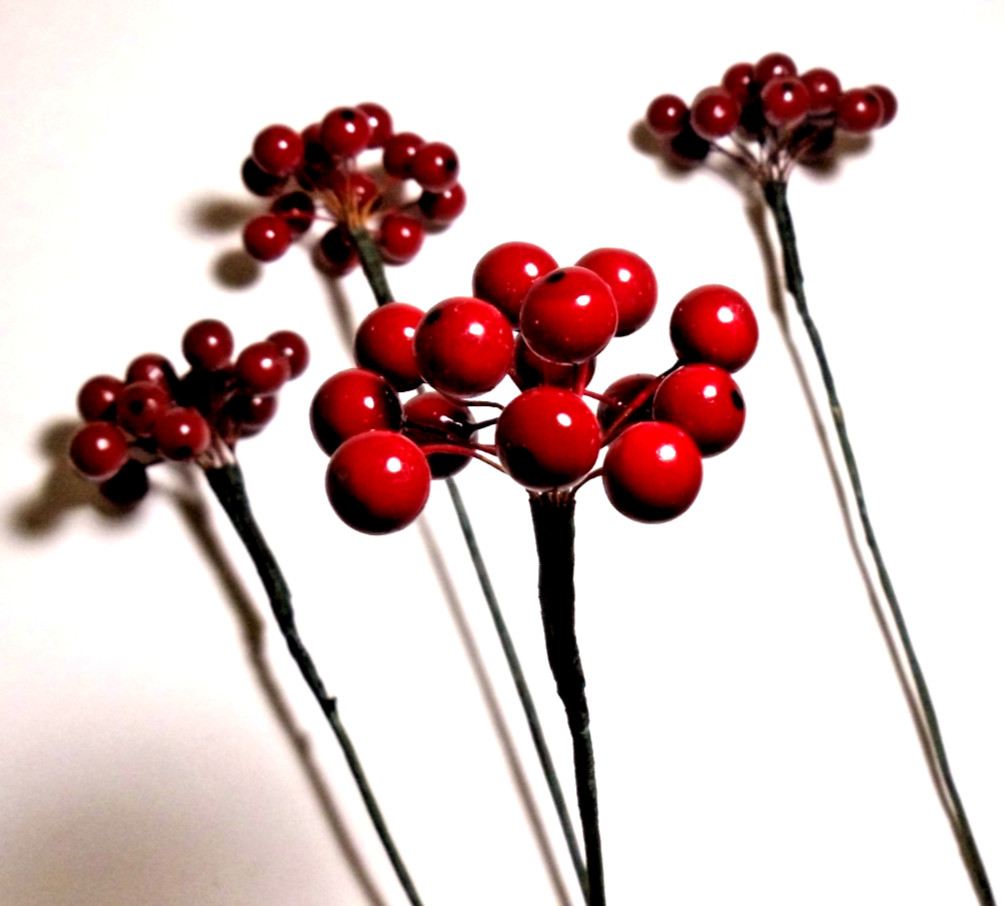 4pc 9″ Holly Berry Sprigs w/14 Red 1/2″ Berries Christmas Decoration Floral Pick