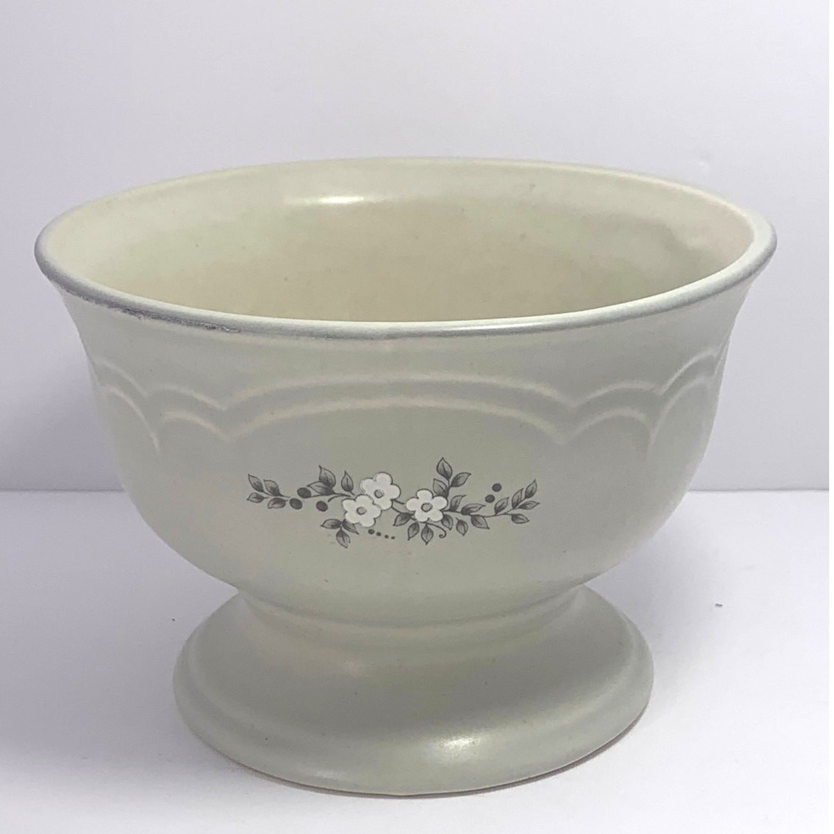 VTG Pfaltzgraff Stoneware Heirloom Pedestal Footed Serving Bowl USA Discontinue