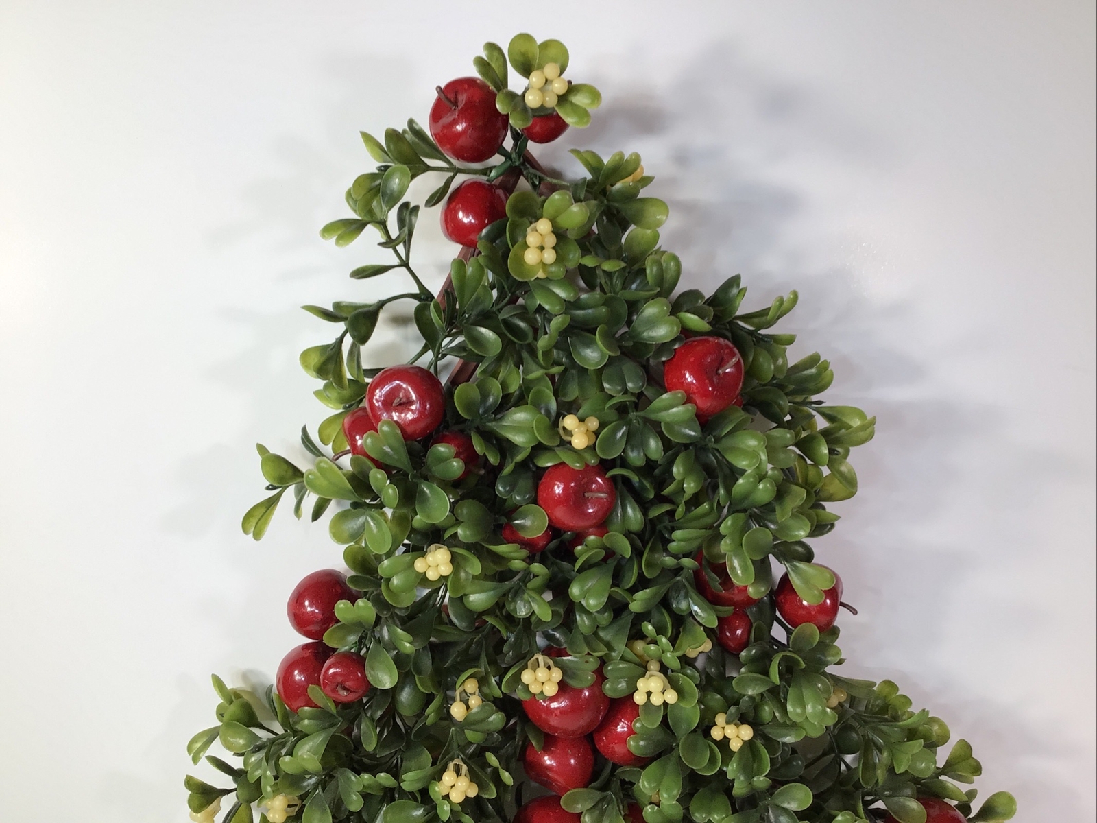 Vintage~MCM~ Green Boxwood Style Tree With Red Apples Wall Hanging Decor ~21”