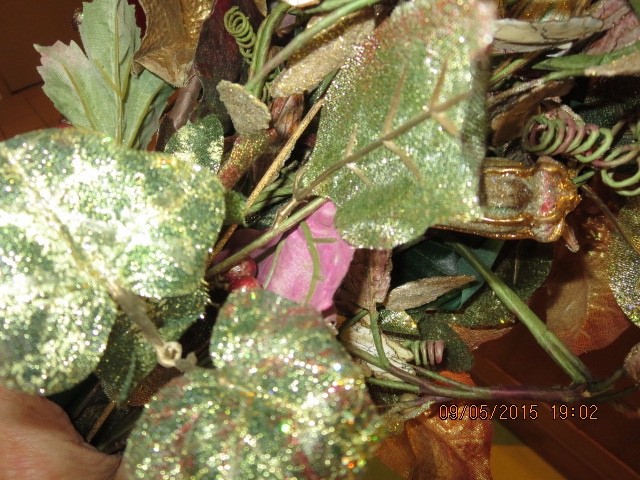 LOT OF QUALITY HOLIDAY FLOWERS & BERRIES–20″ LONG—#R11-7