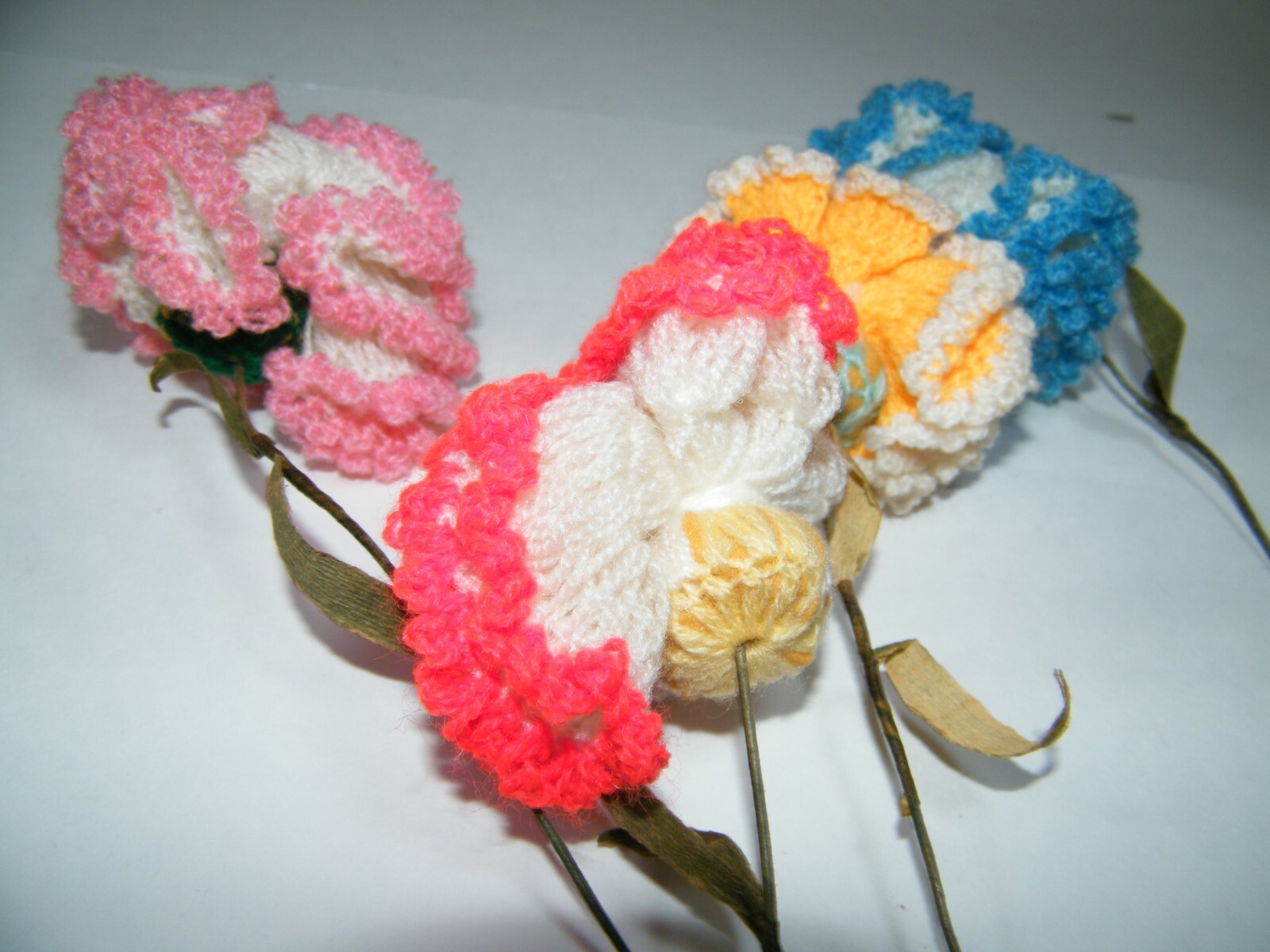 (12) HAND CROCHETED FLOWERS FLOWER BOUQUET WIRE STEMS