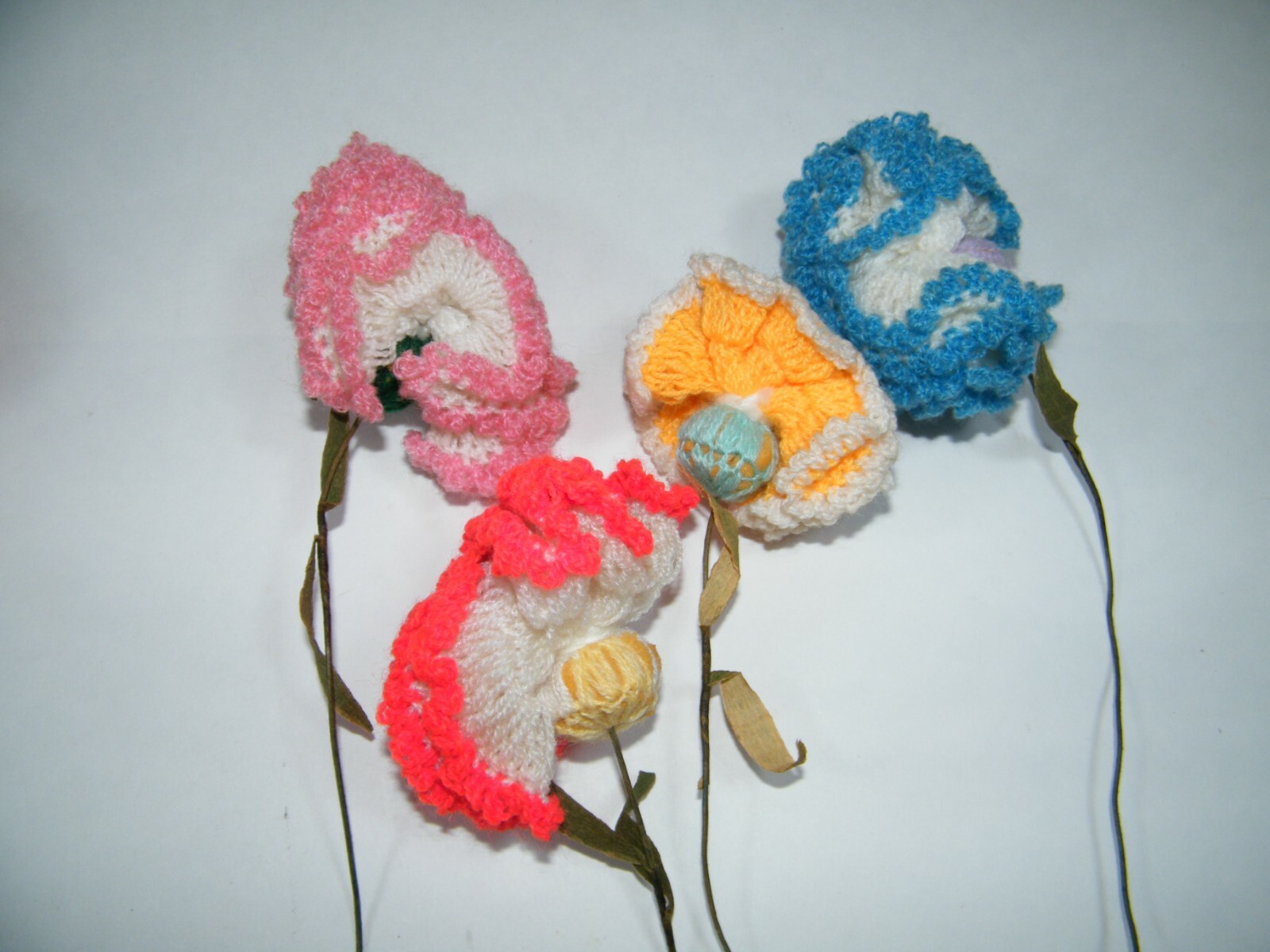 (12) HAND CROCHETED FLOWERS FLOWER BOUQUET WIRE STEMS