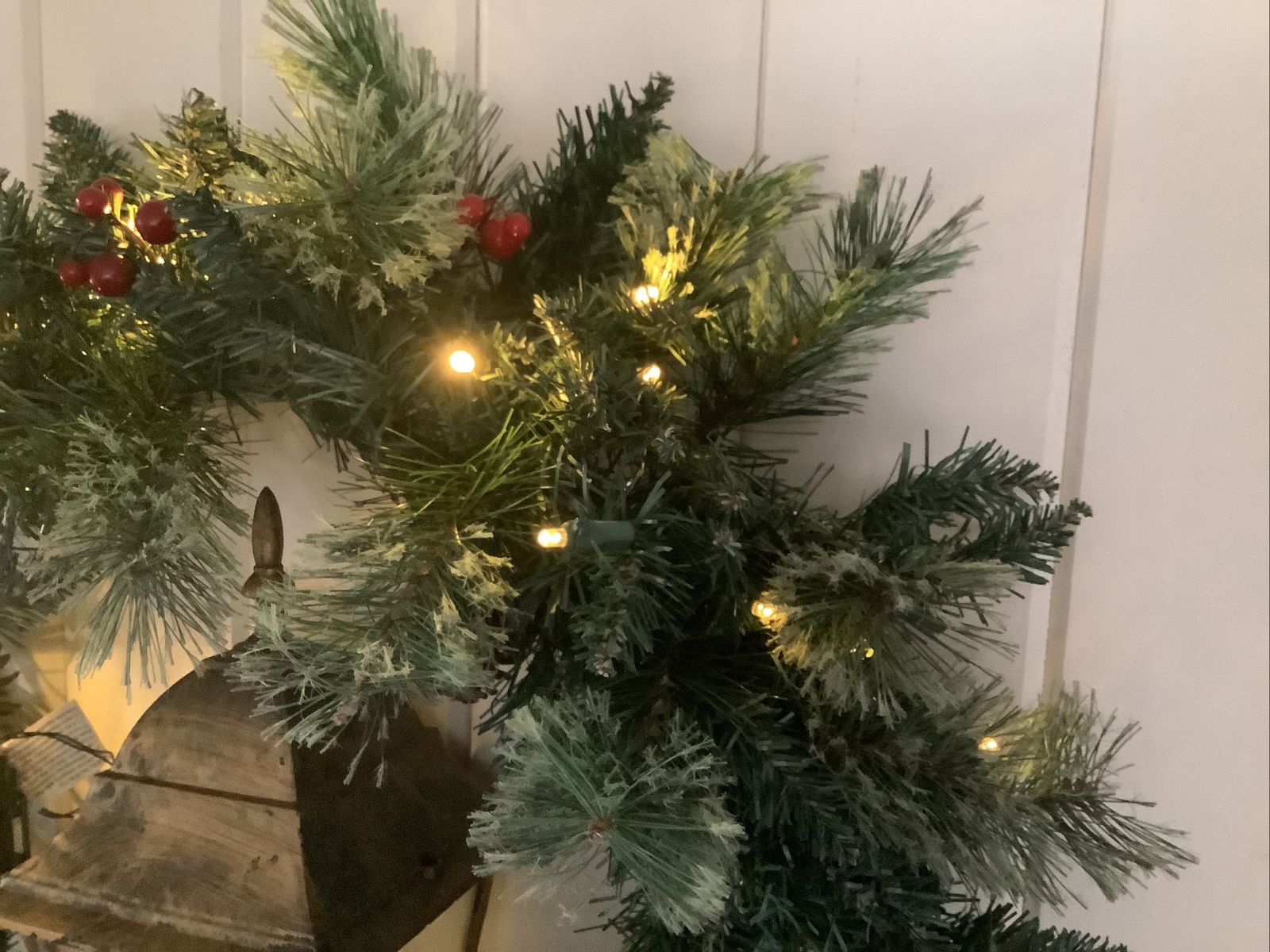 VTG 26″ ” Artificial Pine Wreath w Battery Lighted Lantern Burlap Christmas