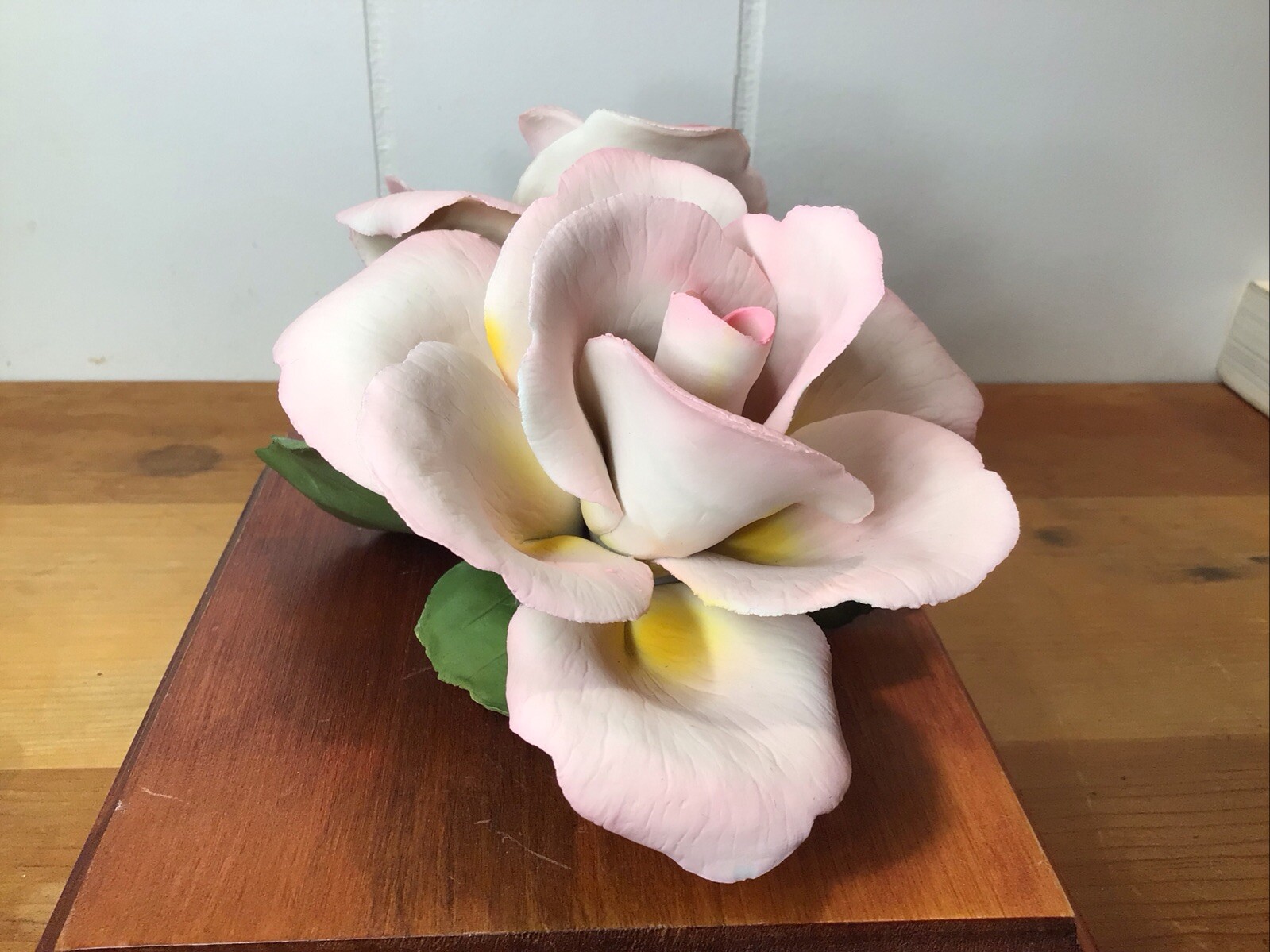 CAPODIMONTE PORCELAIN DOUBLE PINK ROSES BY NAPOLEON OF ITALY,15 Oz., 6.5” L. 5”W