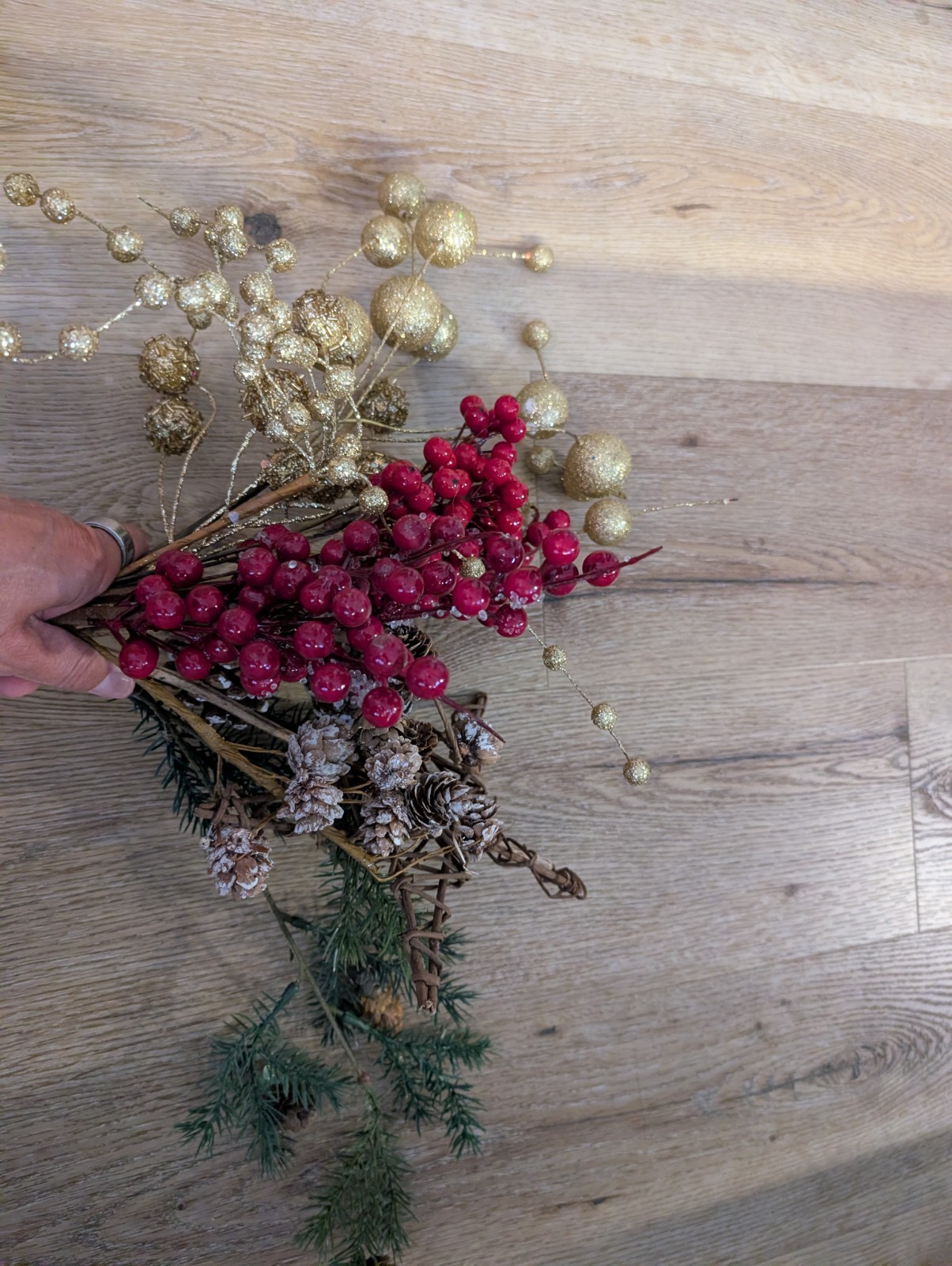 12Pcs Artificial Holly Berries Pinecones Gold Trim Rattan Star