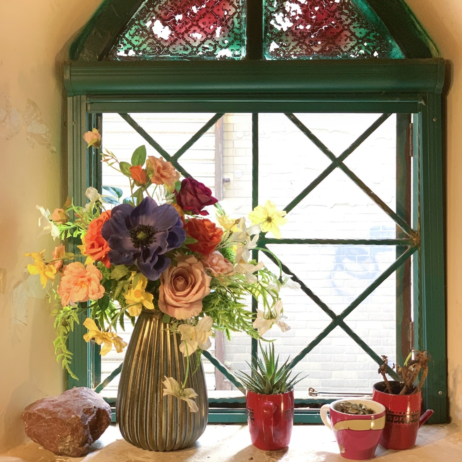 Artificial Faux Flowers in Vase,Silk Flower Arrangement Floral Table Centerpiece