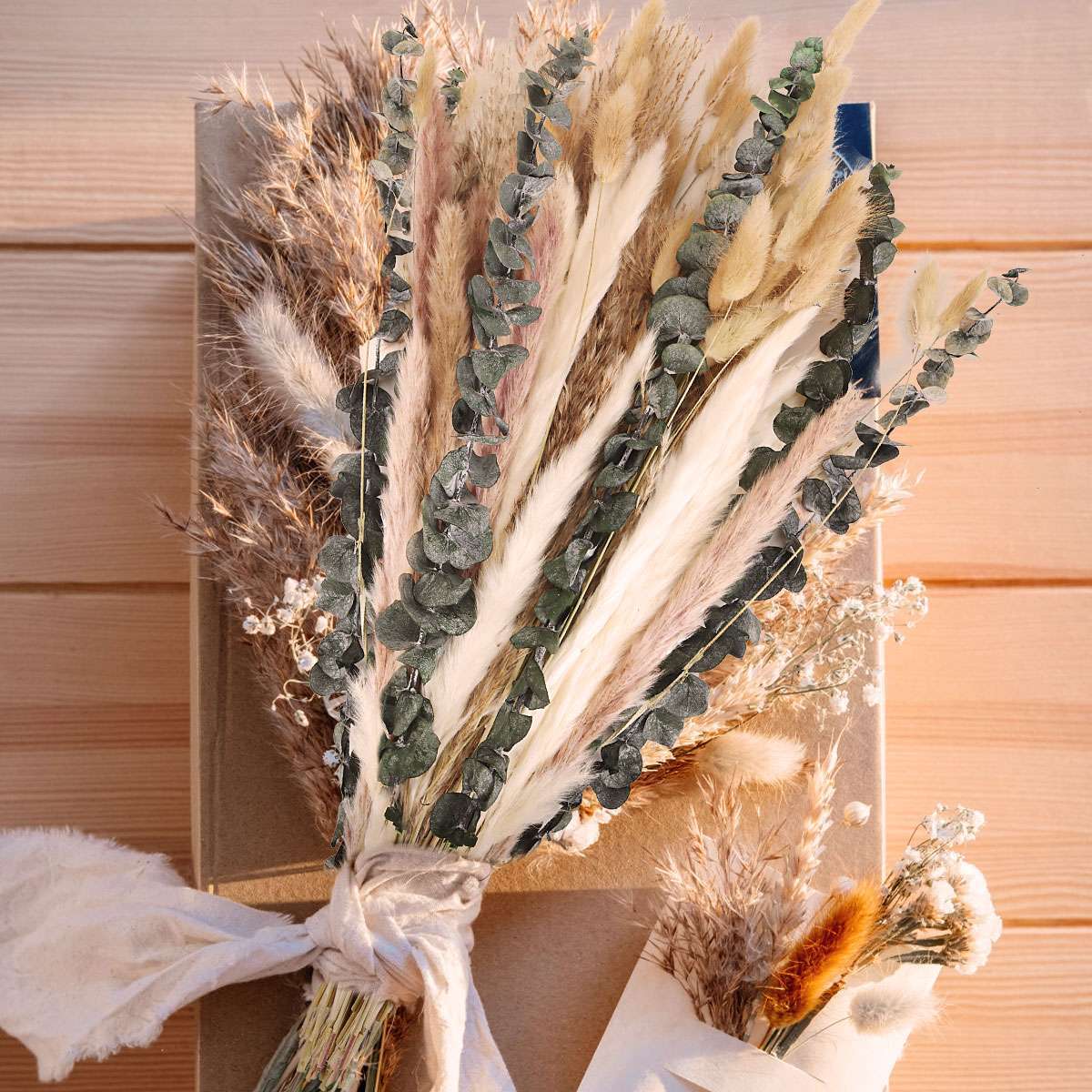 110Pcs Dried Pampas Grass Bouquet, Natural Eucalyptus Bunny Tail Boho Home Decor