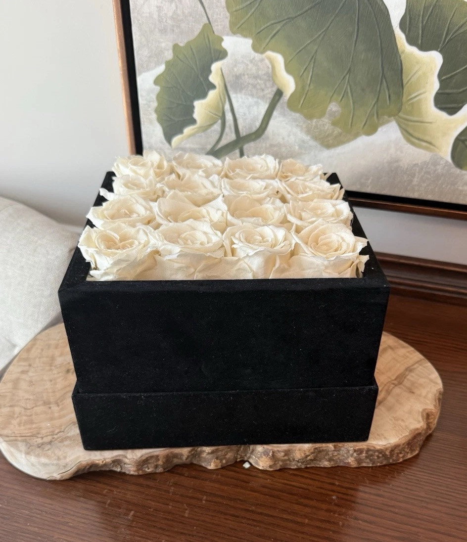 Rose Forever New York Real Preserved 16 White Roses Rose Black Velvet Square Box