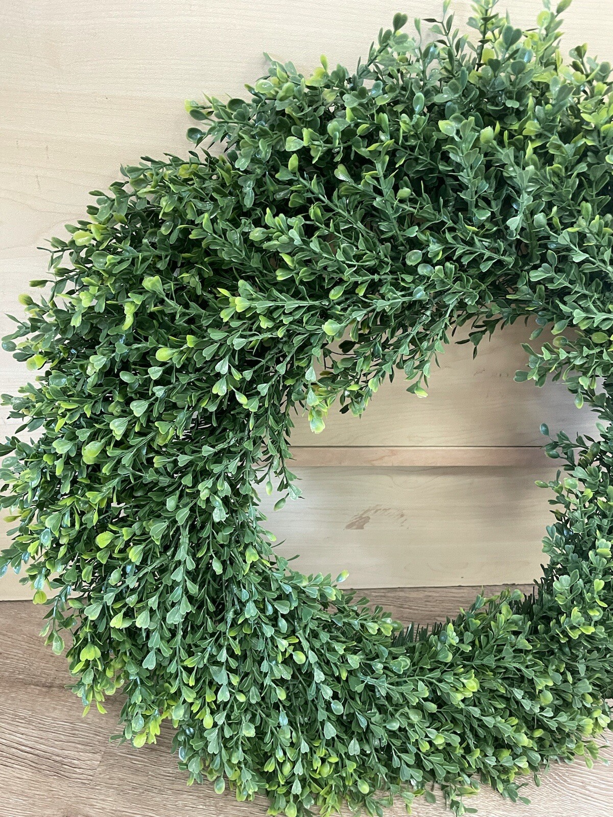 English Gardens Indoor/Outdoor 24″ Boxwood Wreath