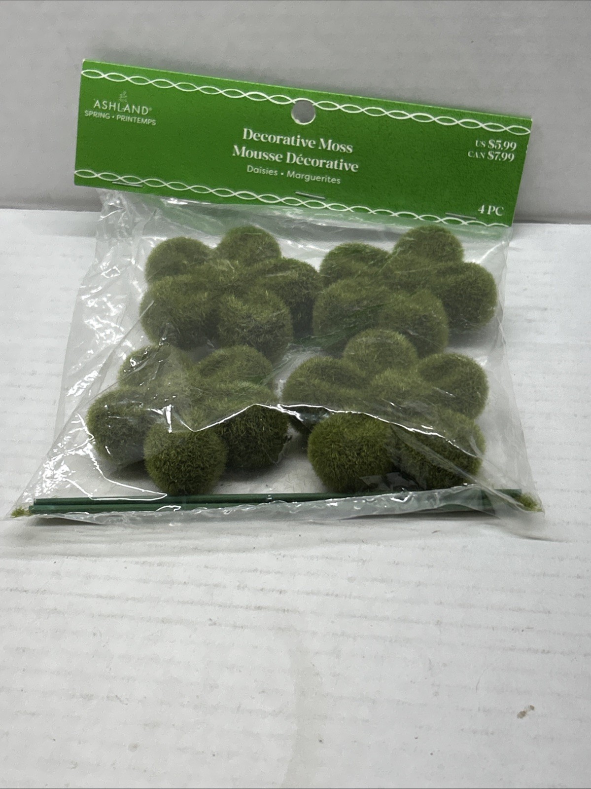 Decorative Moss Daisies – Ashland 4 Pieces (1 Pack) NEW