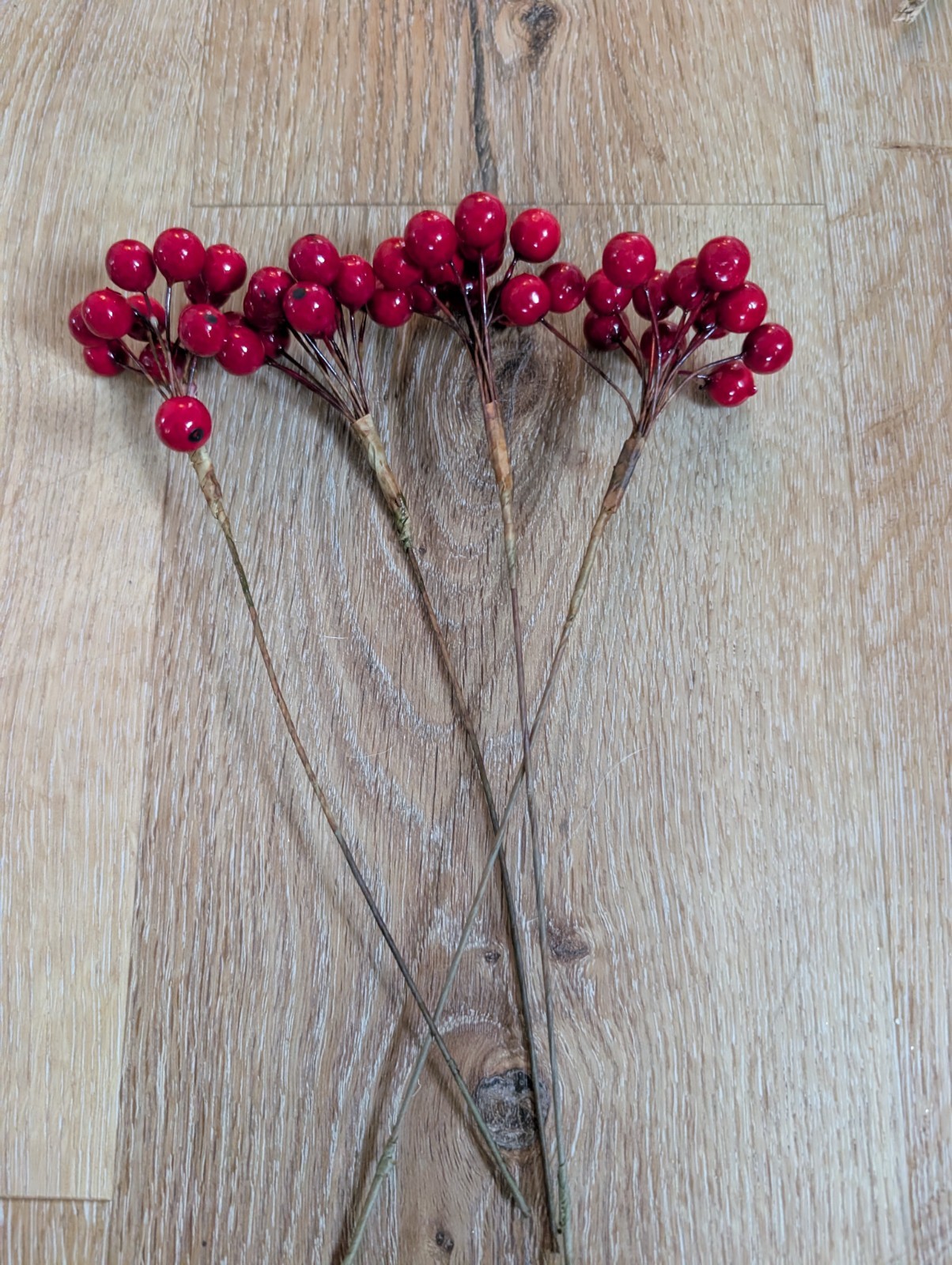 12Pcs Artificial Holly Berries Pinecones Gold Trim Rattan Star