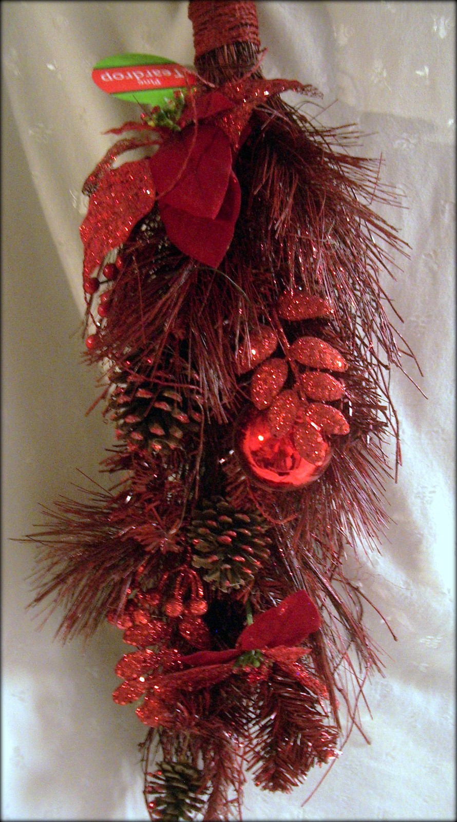 NWT 32″T Christmas Pine Grapevine Teardrop- Red Glitter, Poinsettias, Ornaments