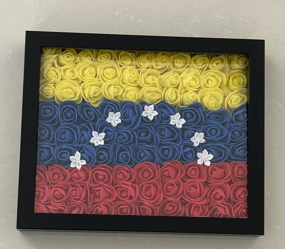 Cuadro Bandera De Venezuela 7 Estrellas Con Flores Artificiales 11 In x 9 In