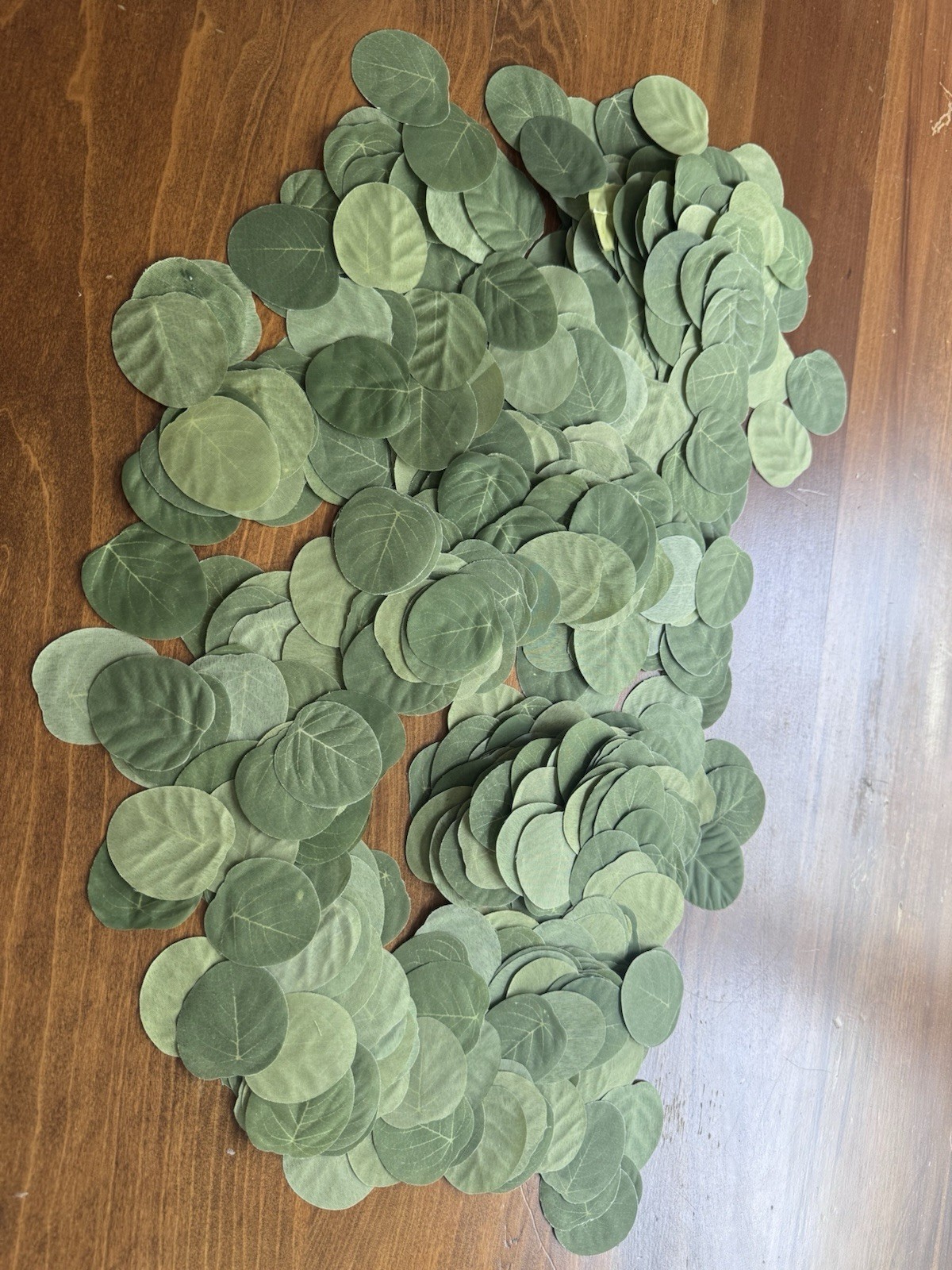700 Pcs Artificial Eucalyptus Leaves Bulk Greenery Wedding Table Decor