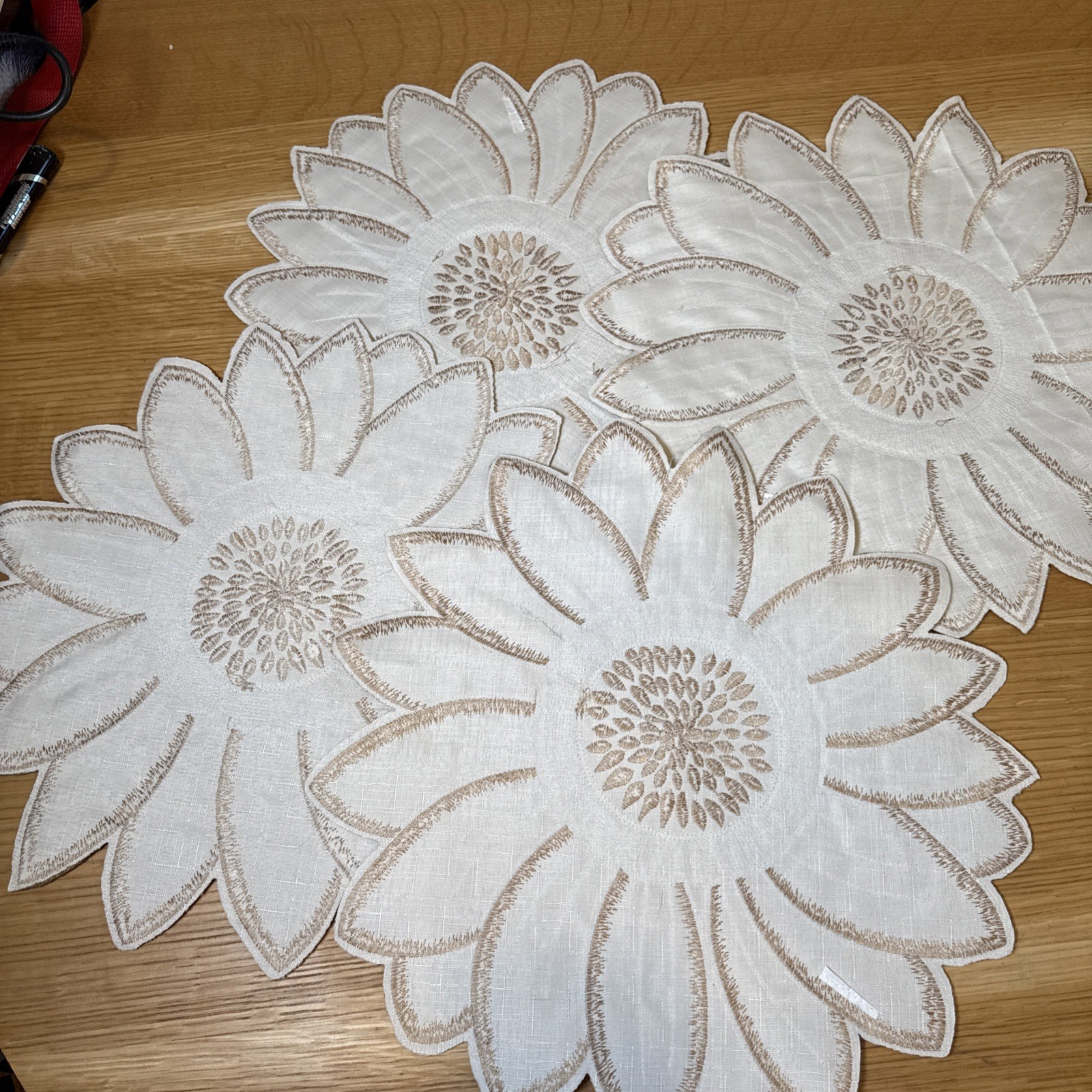 Beautiful Tan/brown Flower Shapped Place Mates Set Of 4- 15”X15”