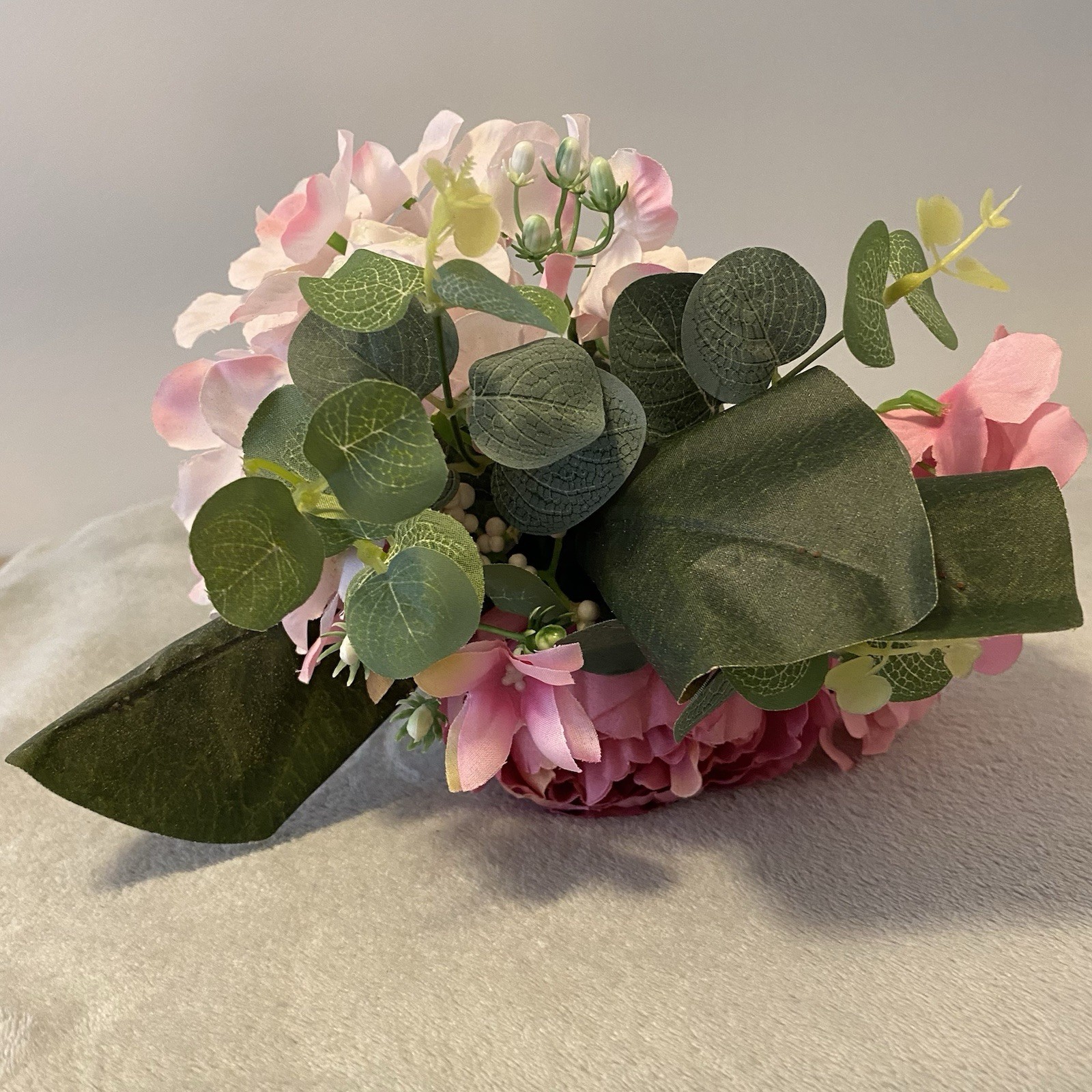 Used Fresh Flower Market Home Decor White Metal Can with Artificial Flowers Vase