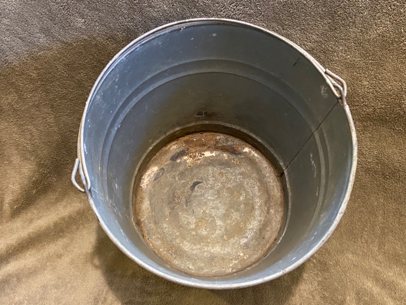 Galvanized #10 Bucket Pail Metal 9″Tall x 10.5″ Diameter / No Holes / Some Rust