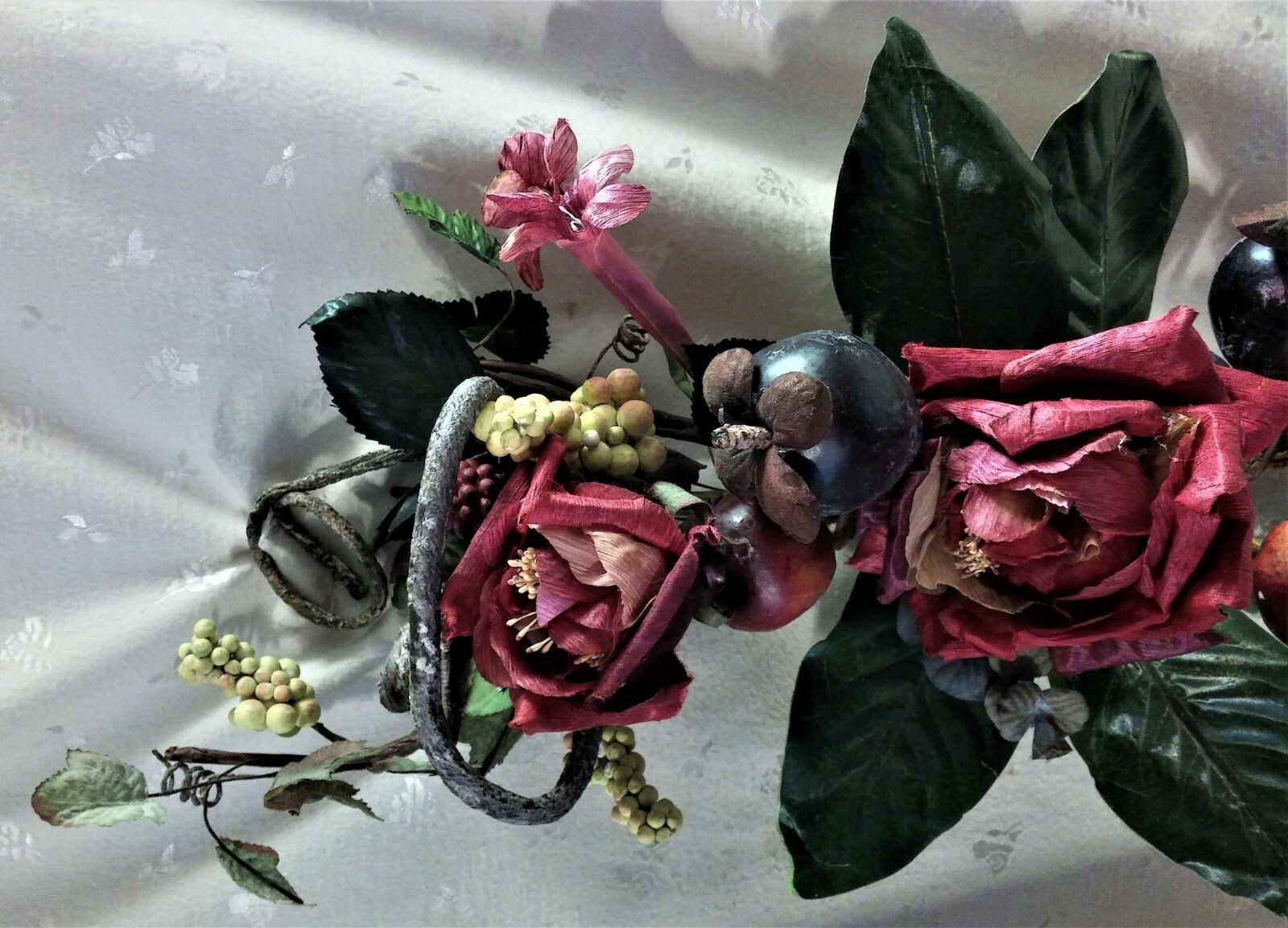 EUC 28″W Swag-Artificial Dark Pink Roses, Purple Fruit, Leaves & White Berries