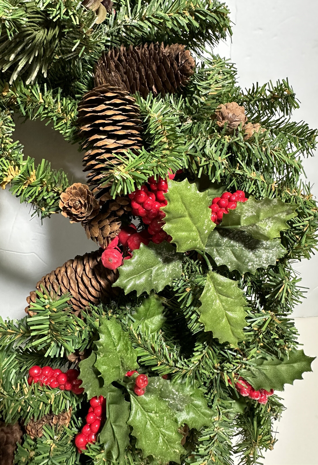 Vintage Garland Natural Berry Pine Style Christmas Door Wreath 18”