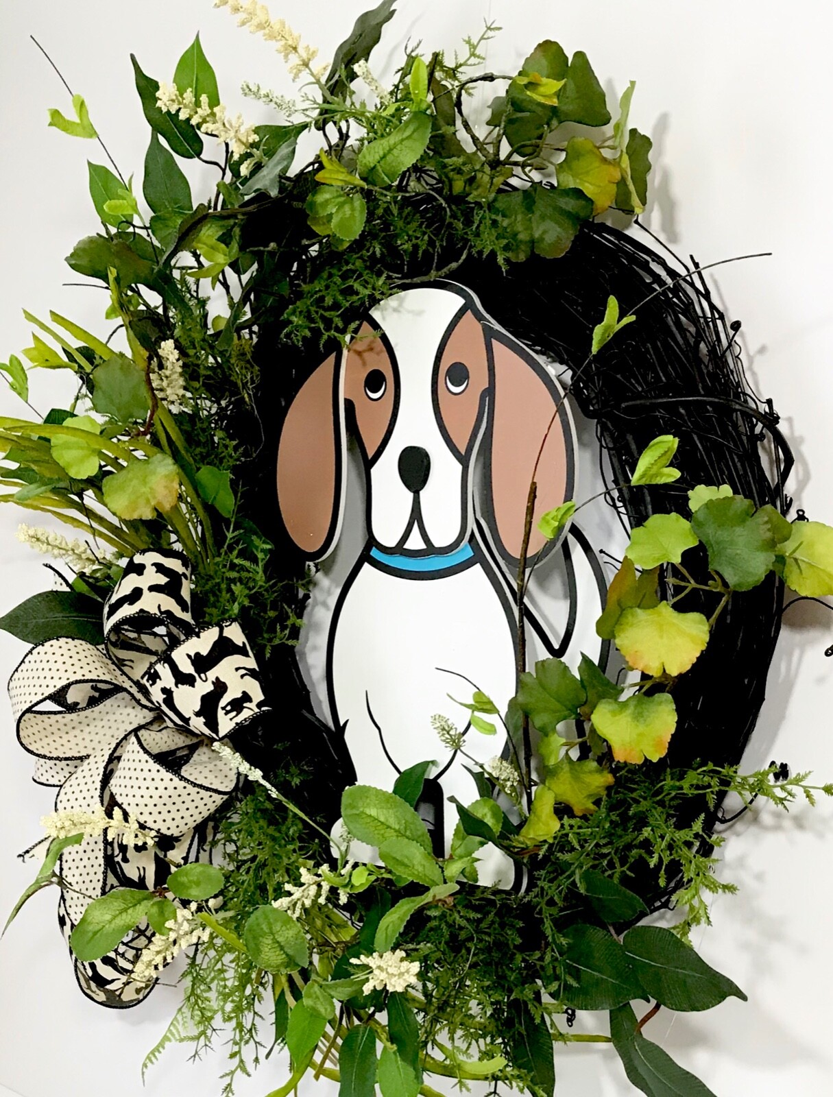 HOUND DOG LOVER 3D BEAGLE SIGN BLACK GRAPEVINE DOOR WREATH FLOWERS GREENERY NEW