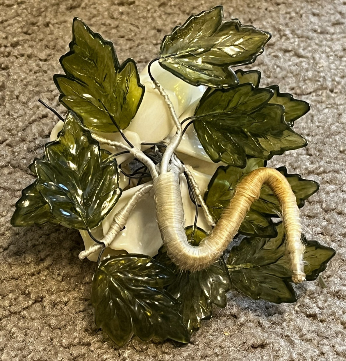 🌼VNTG 1960s LUCITE MAGNOLIA STEM • WHITE PETALS & GREEN LEAVES • WIRE‑WRAPPED