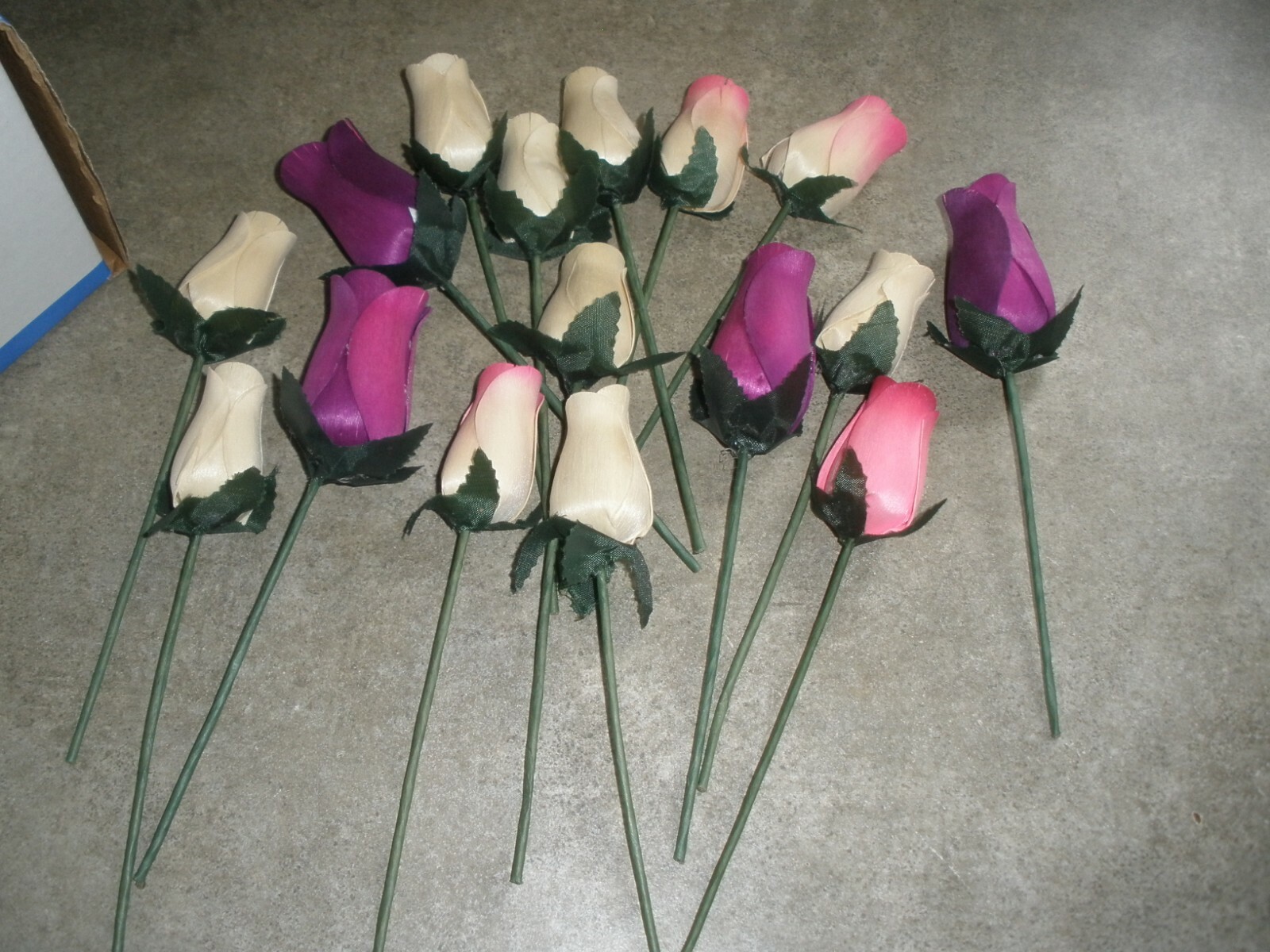 Lot of 16 Faux Stem Roses White Pink Purple 7″ long Floral Decor