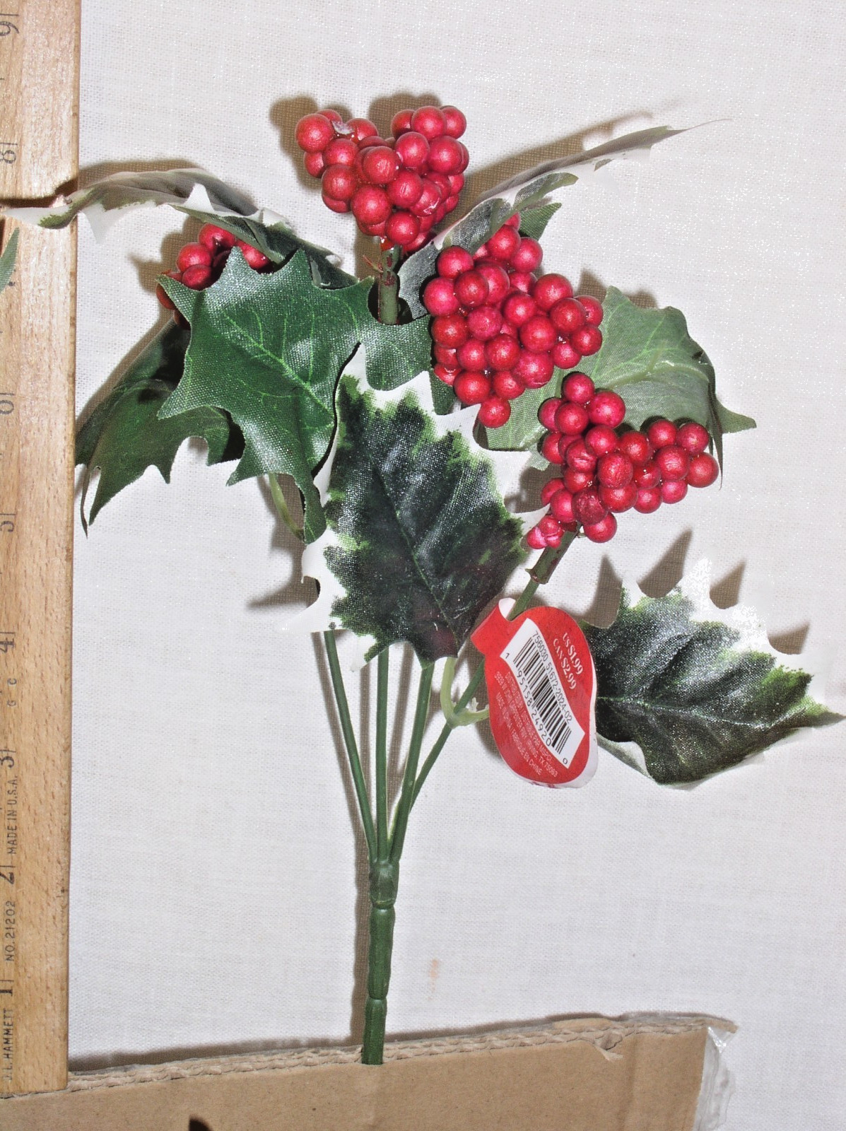 12 RED + 12 WHITE NEW ASHLAND CHRISTMAS HOLLY BERRY BUSH SPRIG SILK FLOWER BUNCH