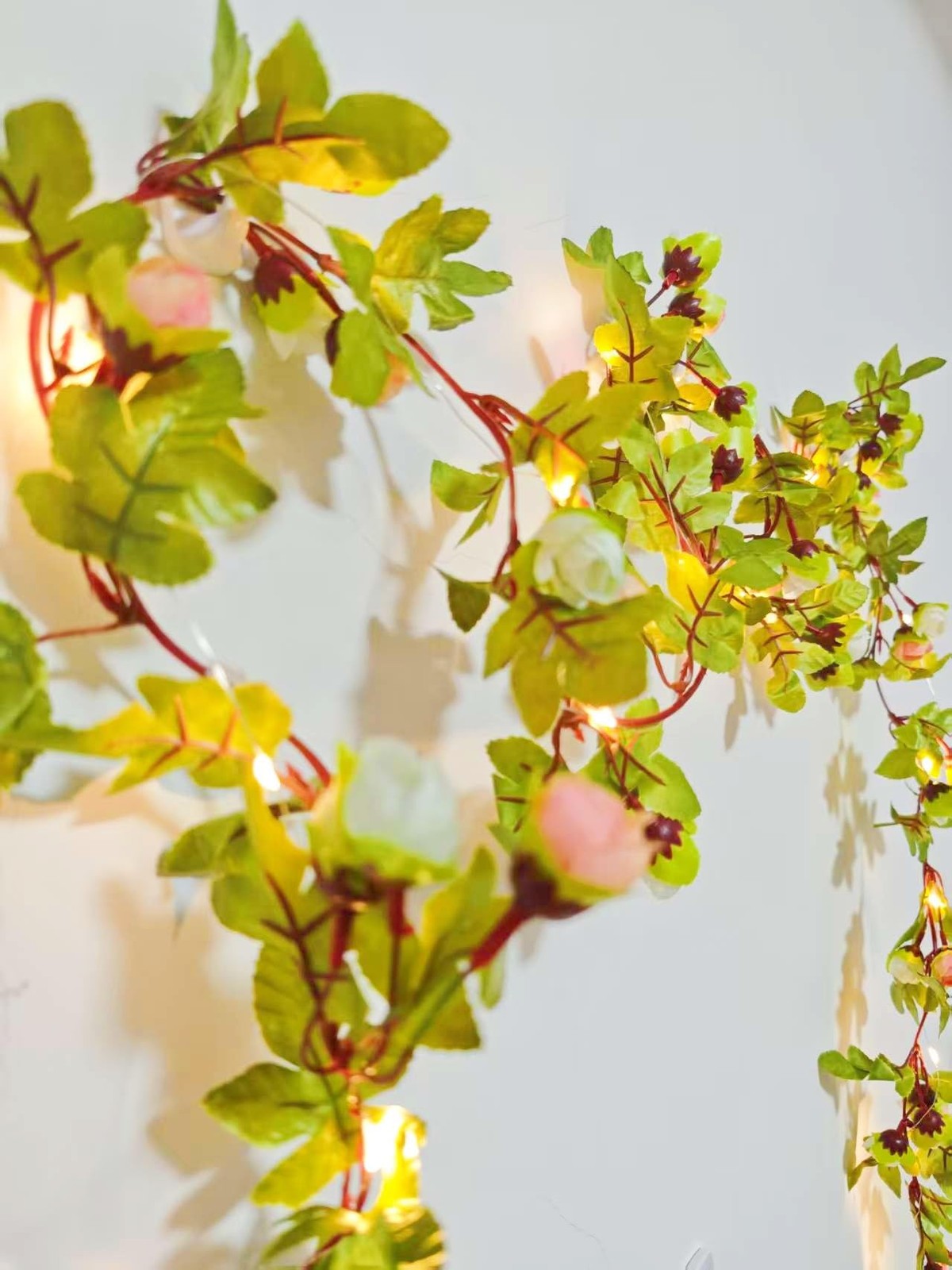 Artificial Rose Vine Garland Lights 20 LED 45 Flowers USB Operated Flower Gar…