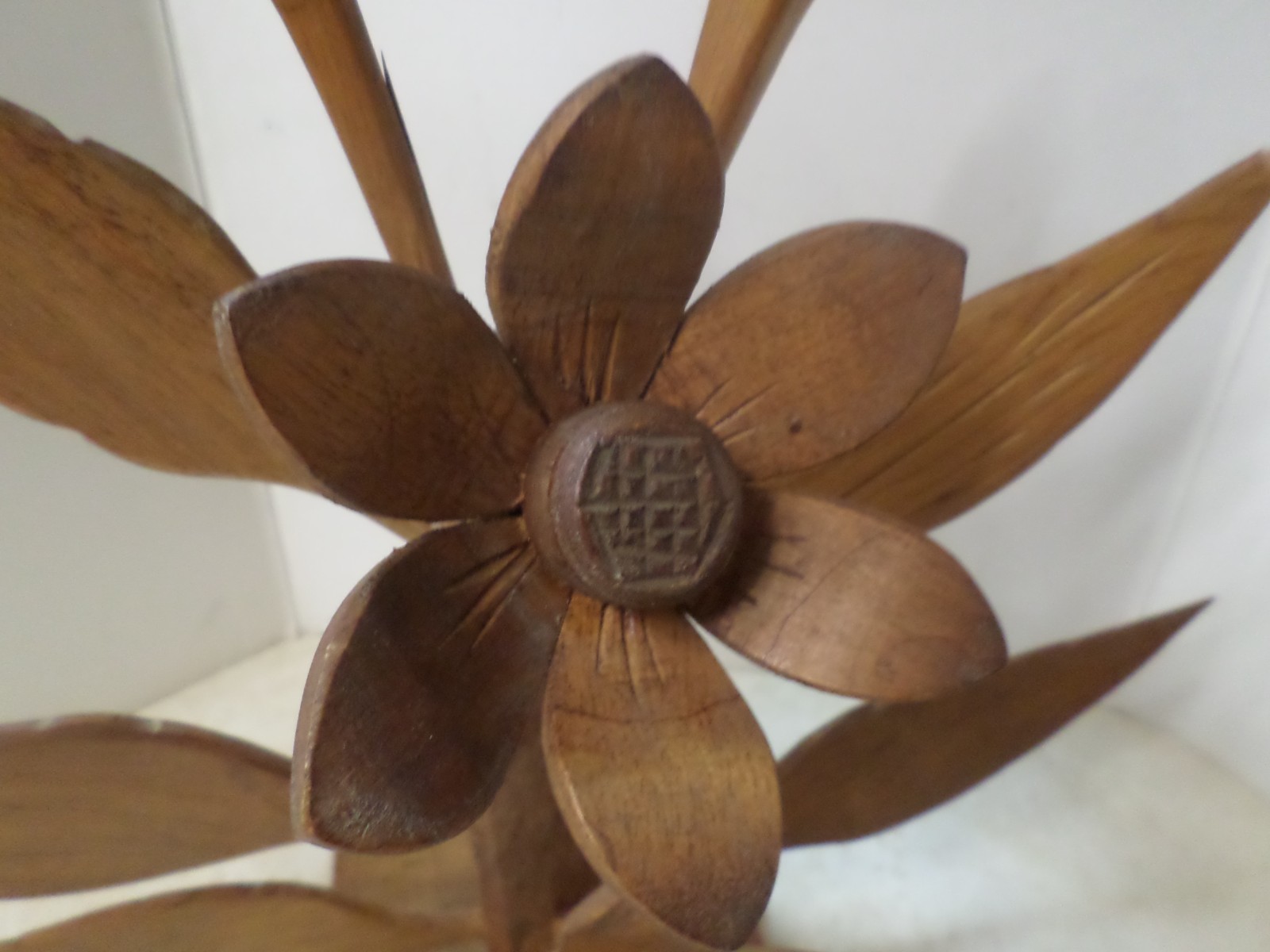 VTG Wood Island Style Flower Arrangement
