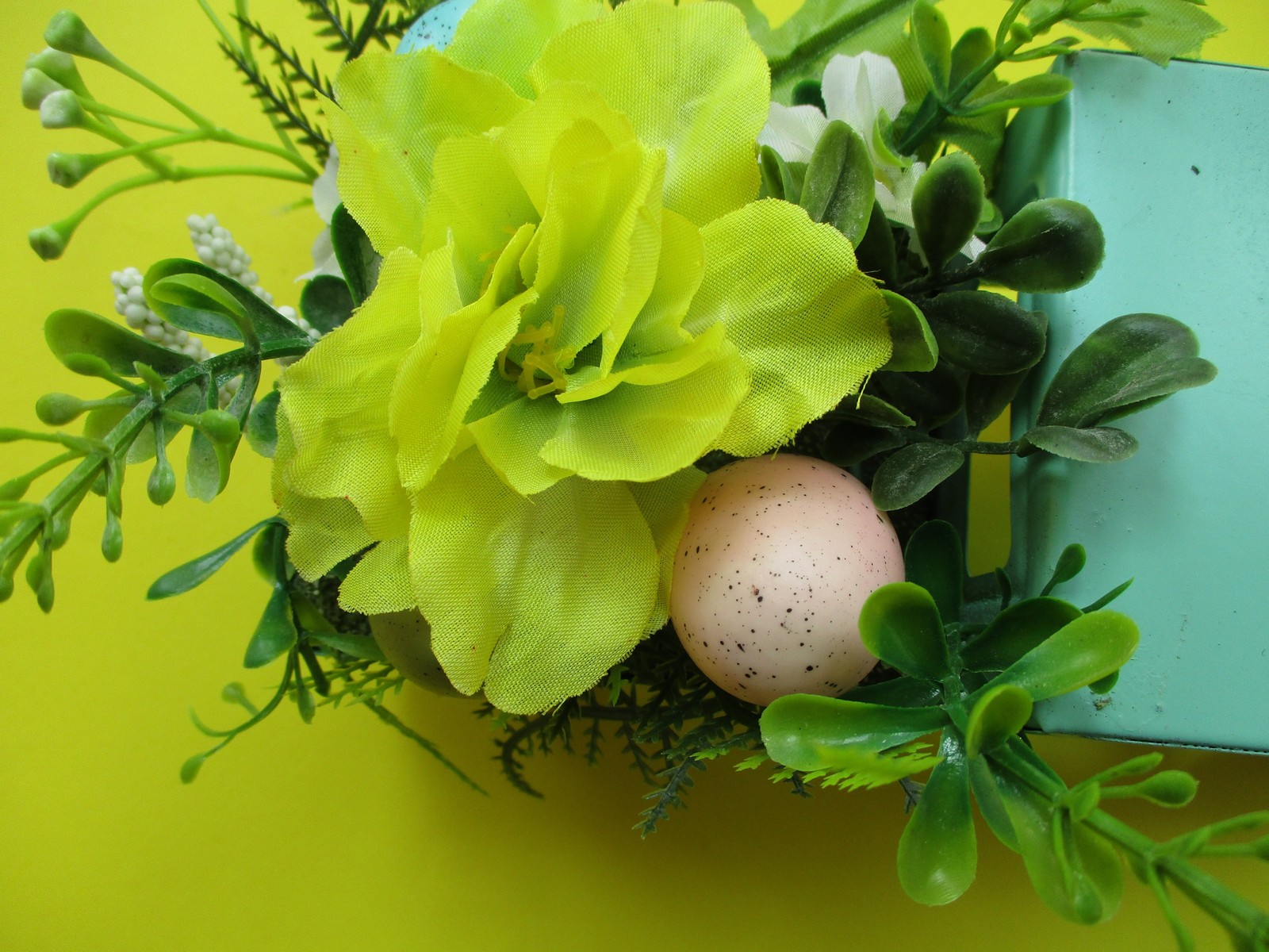 Spring Blue PICK-UP TRUCK flowers & eggs BLUE GREEN YELLOW WHITE 11″ x 5″ tall